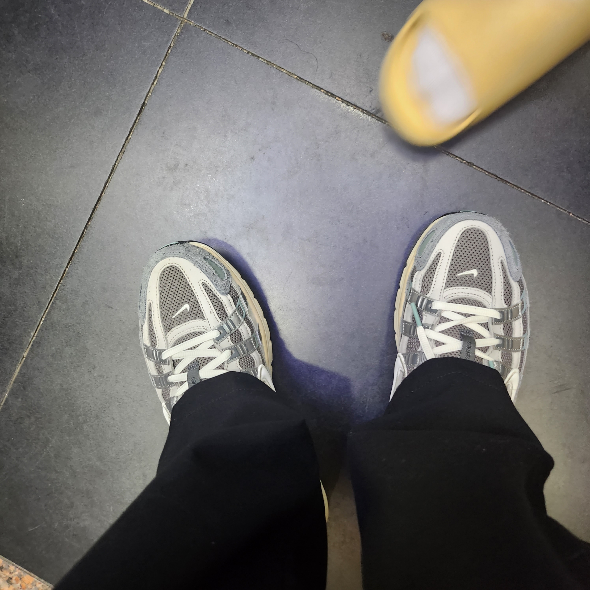 Nike P-6000 Flat Pewter Light Iron Ore 착용 스타일 - 4