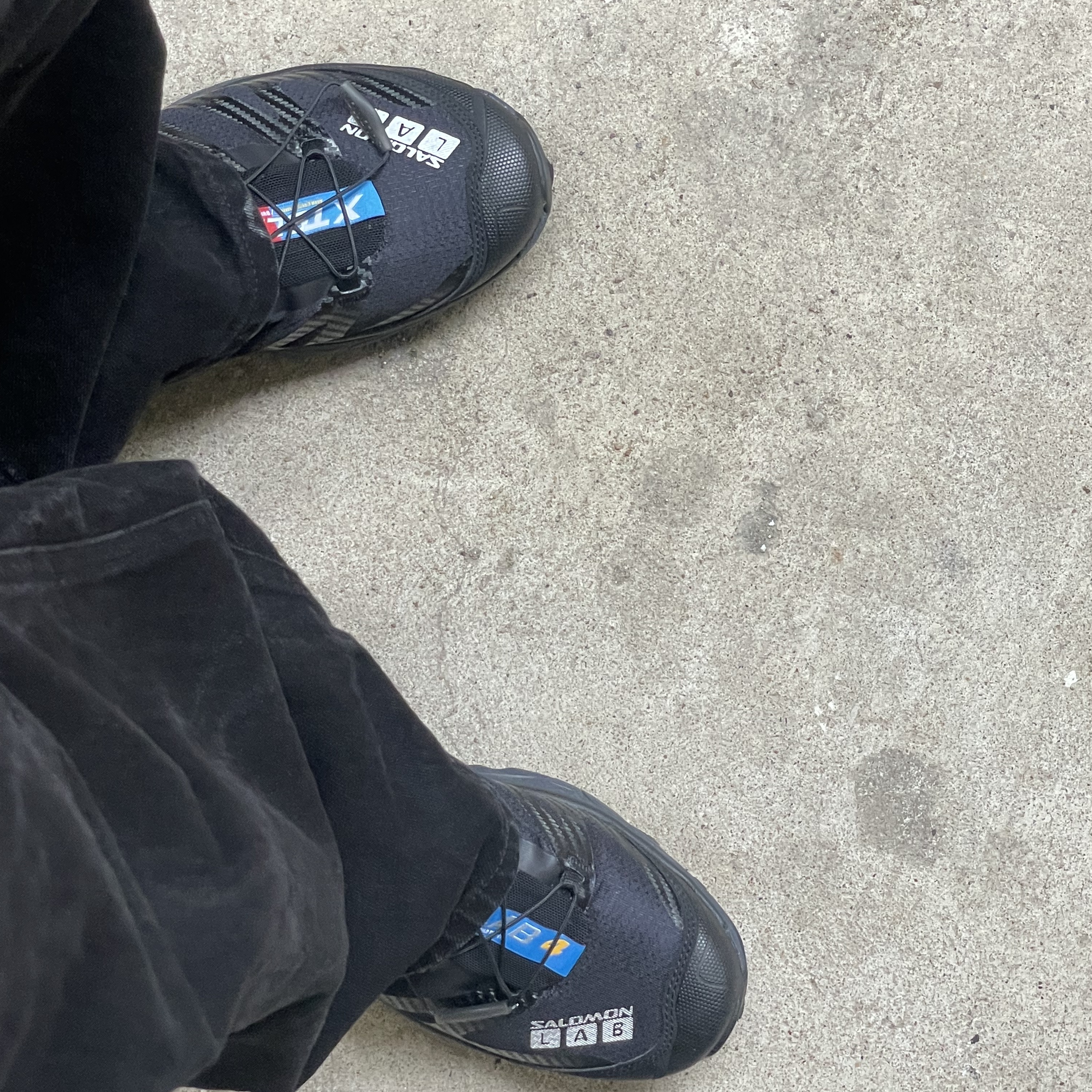 Salomon XT-4 Black Silver Metallic 착용 스타일
