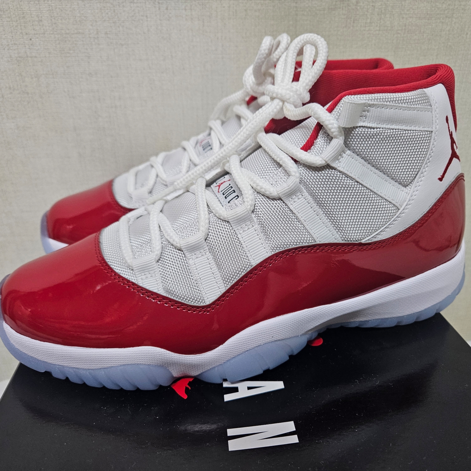 Jordan 11 Retro Varsity Red 착용 스타일