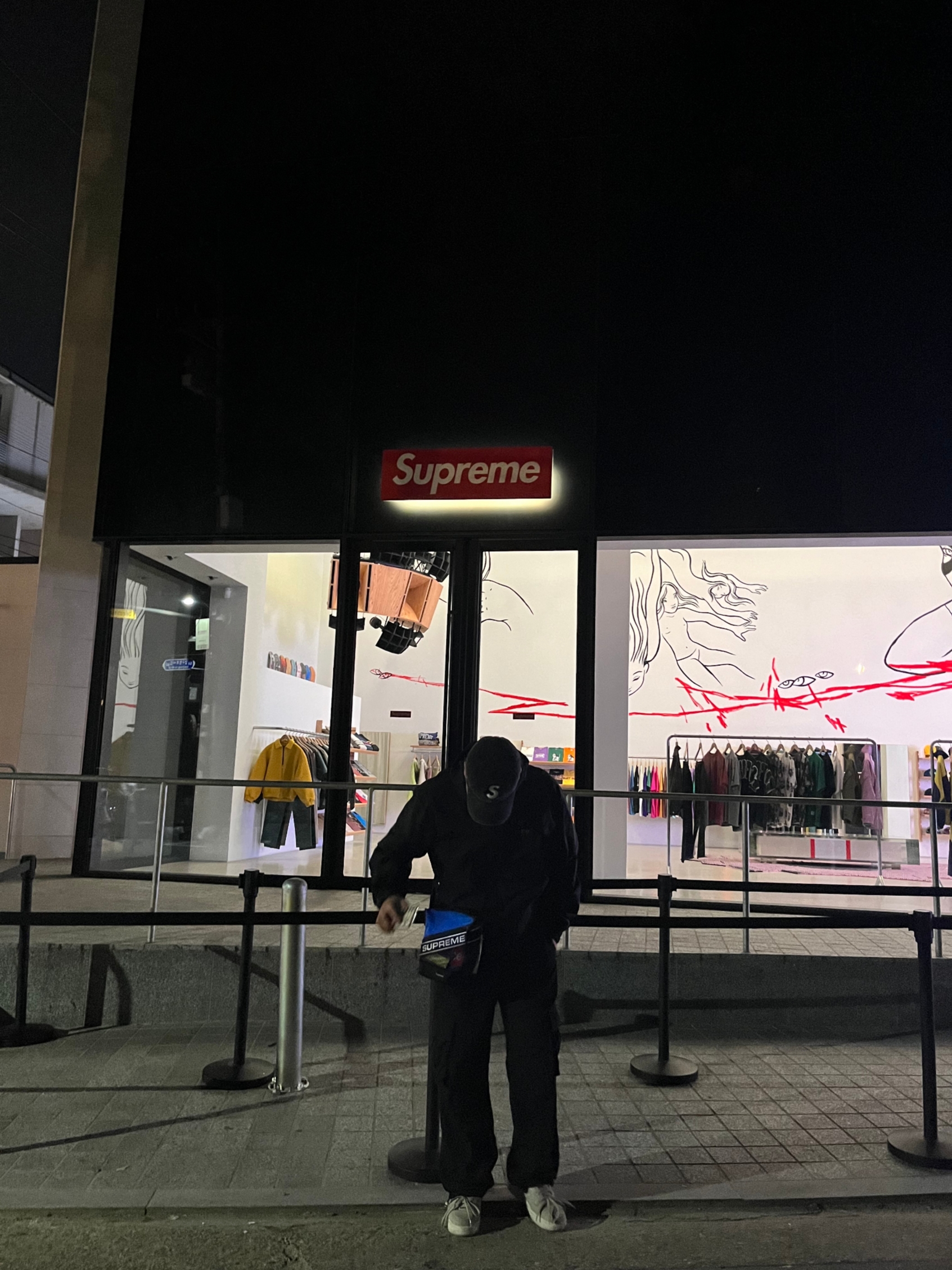 Supreme Pigment Print S Logo 6-Panel Black - 23FW, Supreme Shoulder Bag Blue - 23FW 착용 스타일 - 2