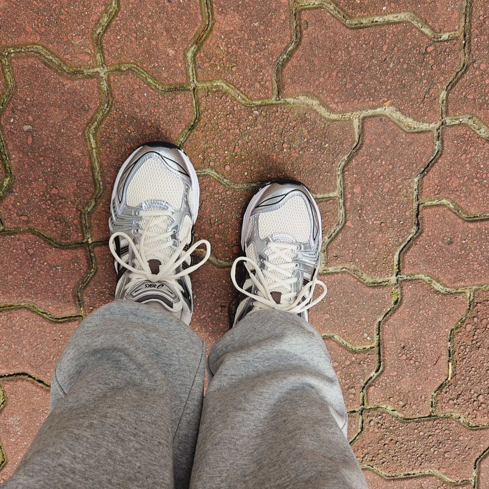 Asics Gel-Kayano 14 Cream Black 착용 스타일