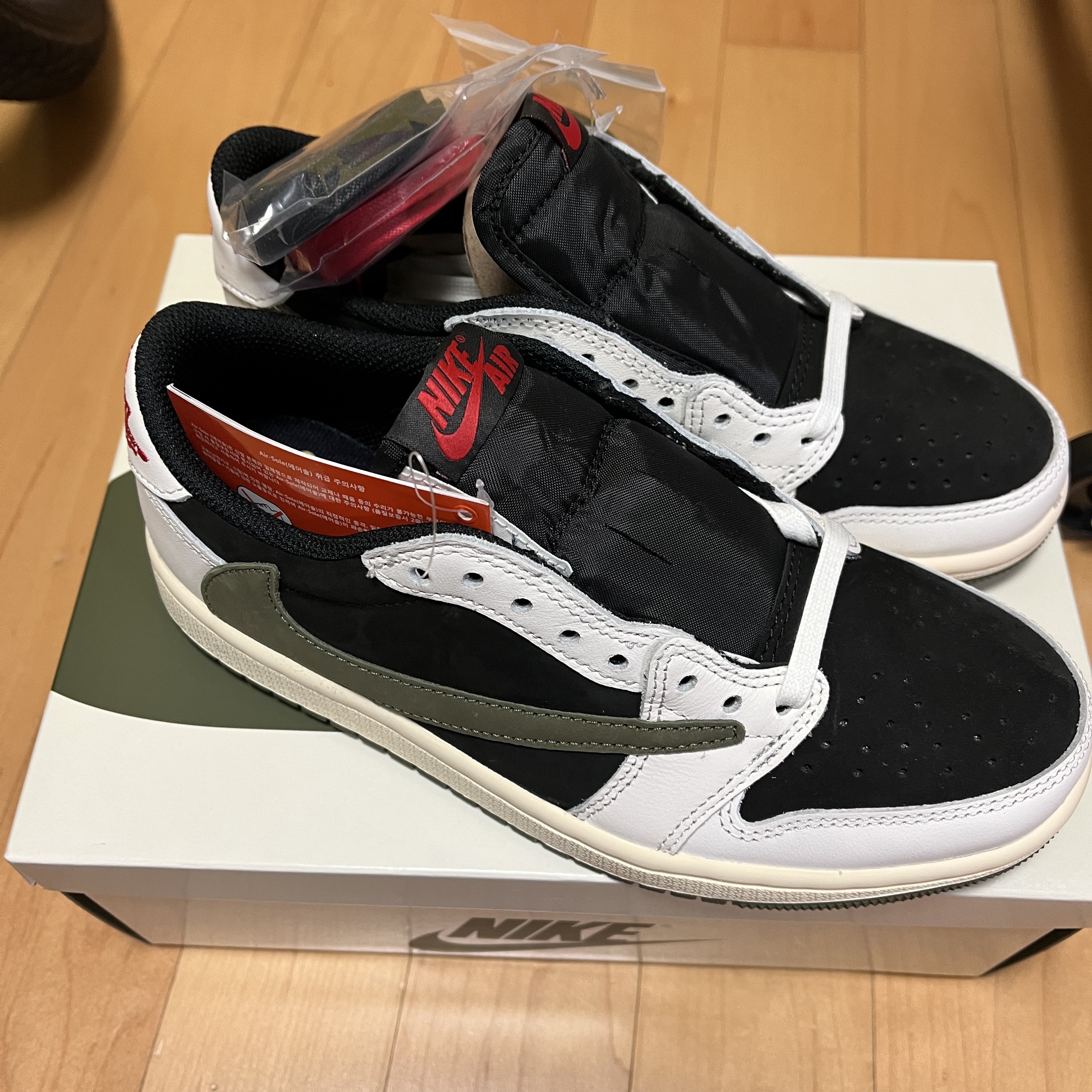 (W) Jordan 1 x Travis Scott Retro Low OG SP Medium Olive 착용 스타일