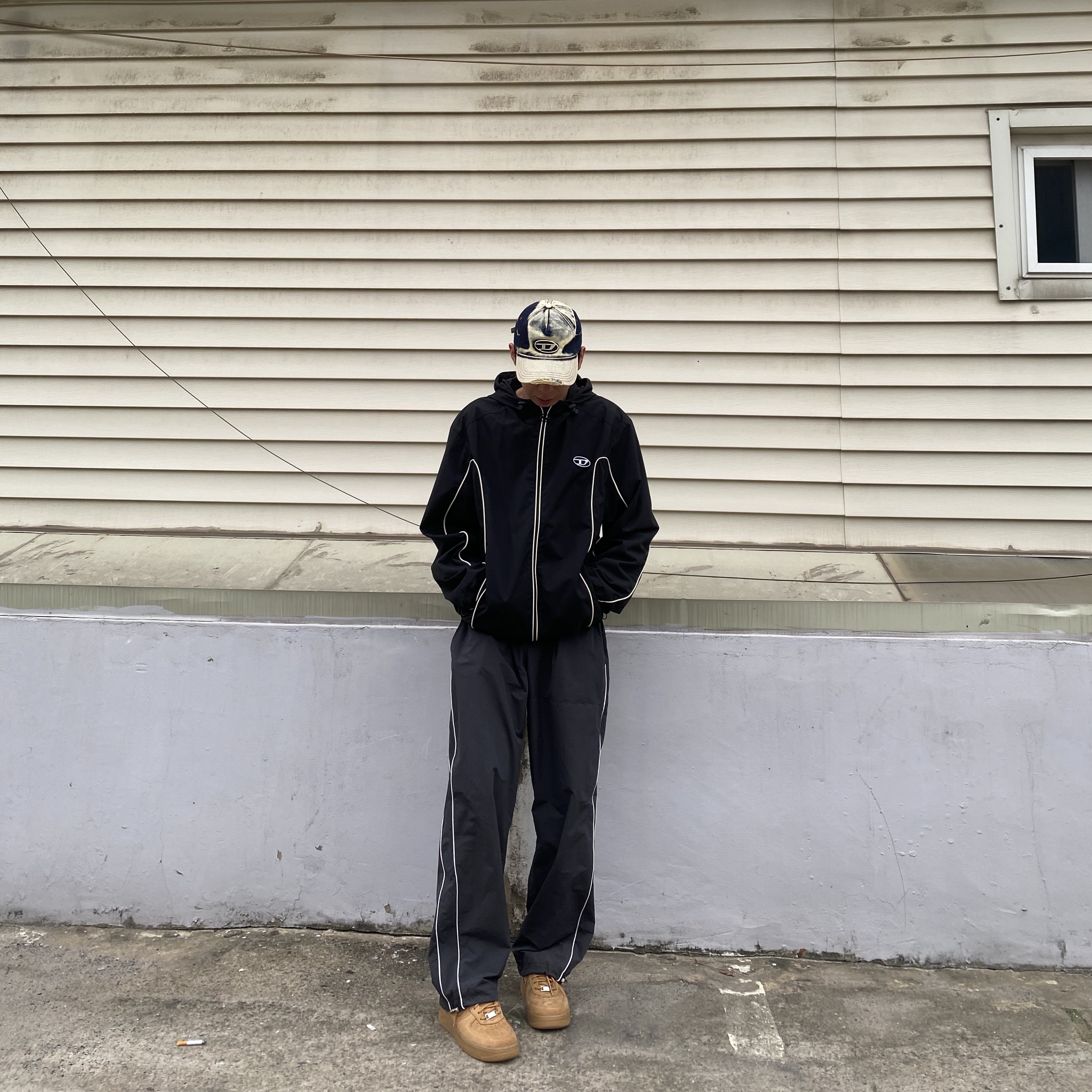 Diesel J-Hives Windbreaker with Contrast Piping Black, Diesel C-Seymon Treated Denim Baseball Cap Blue White 착용 스타일 - 1