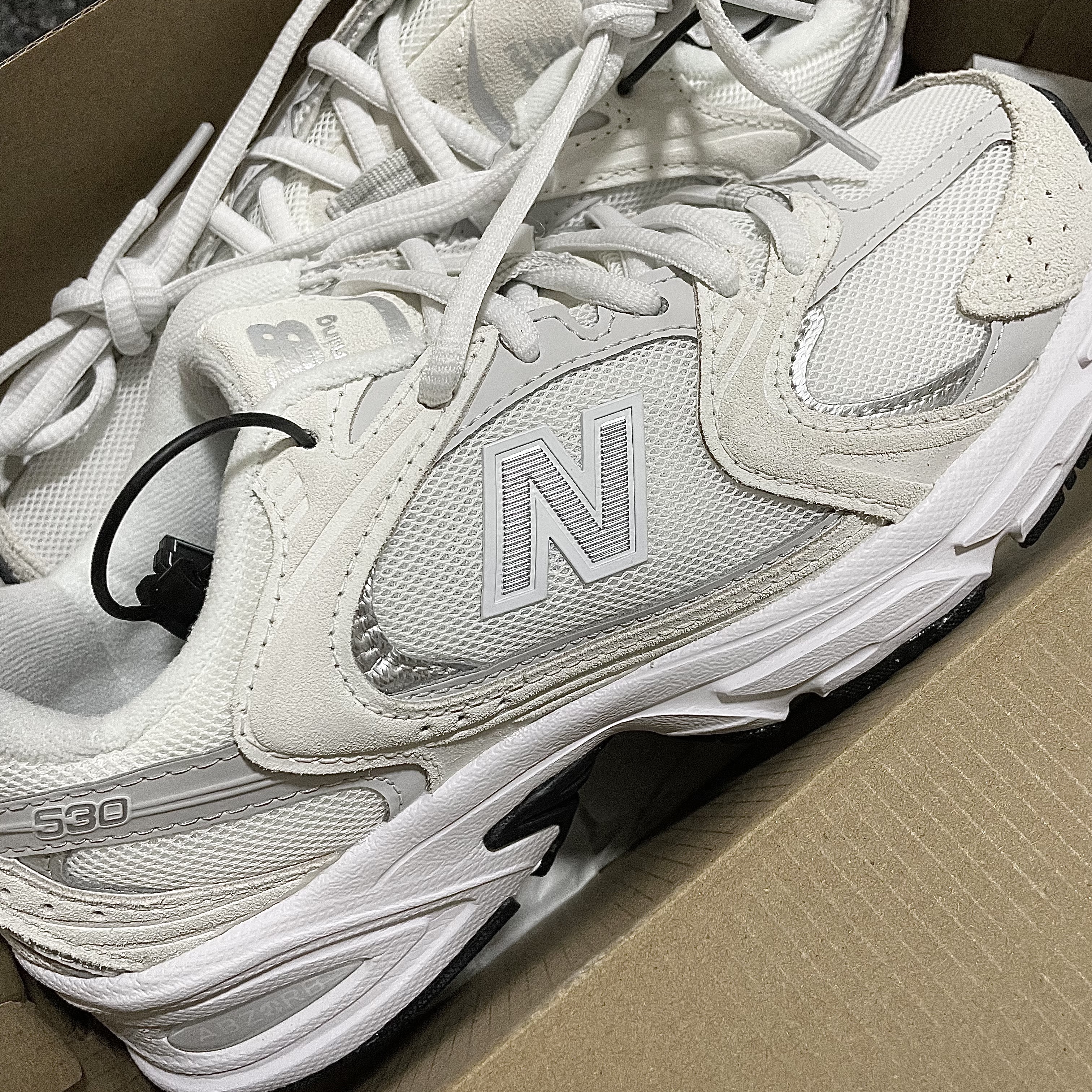 New Balance 530 White Grey 착용 스타일