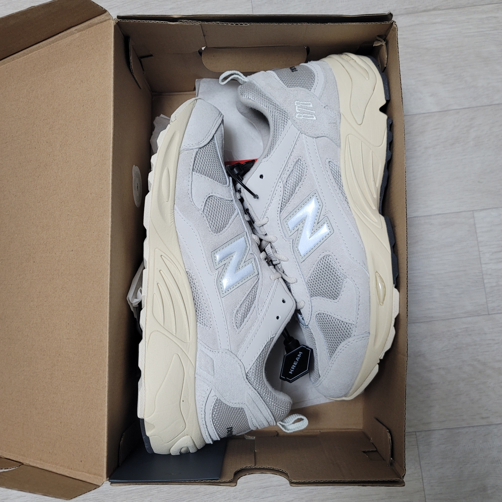 New Balance 878 Light Gray 착용 스타일