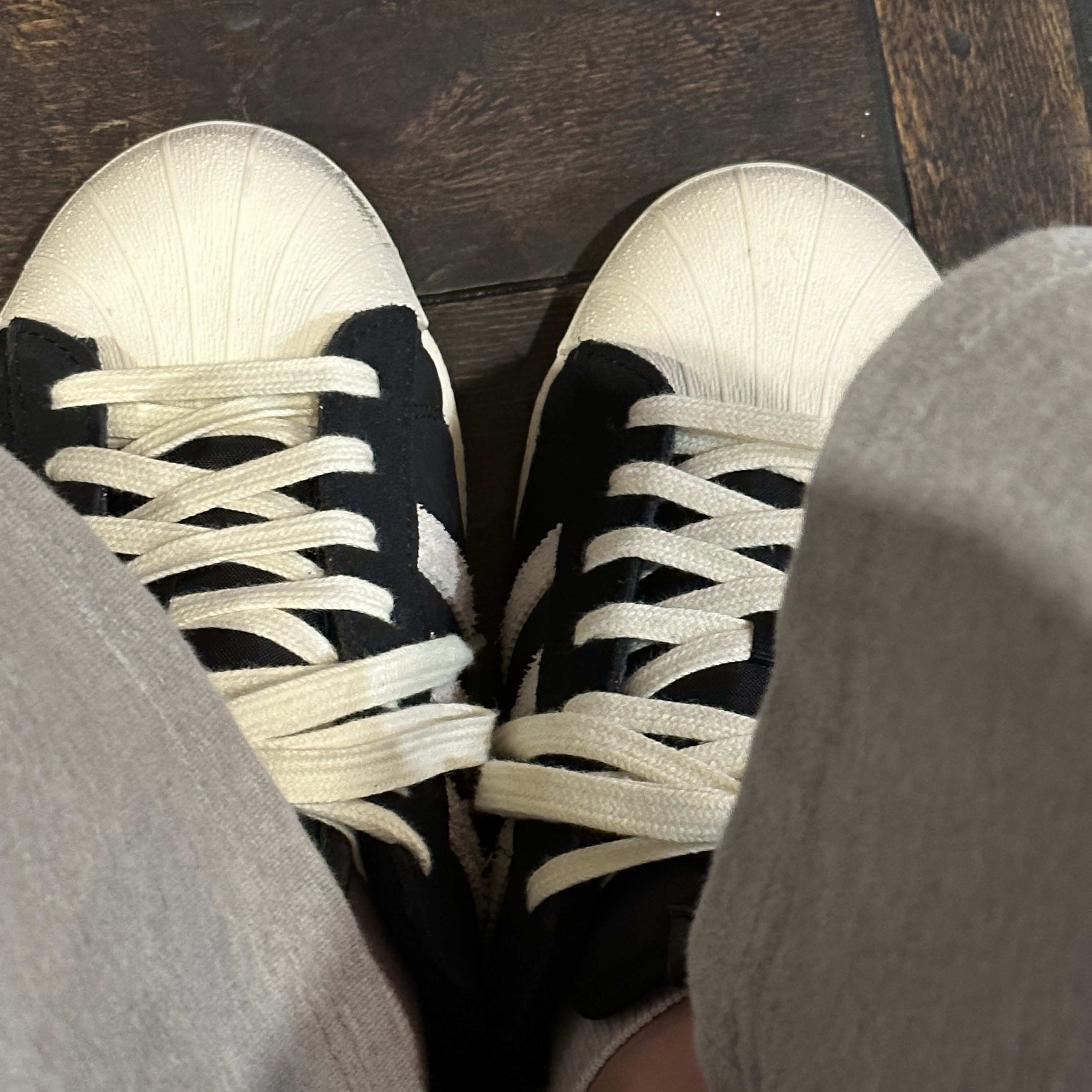 Adidas Superstar 82 Black White 착용 스타일