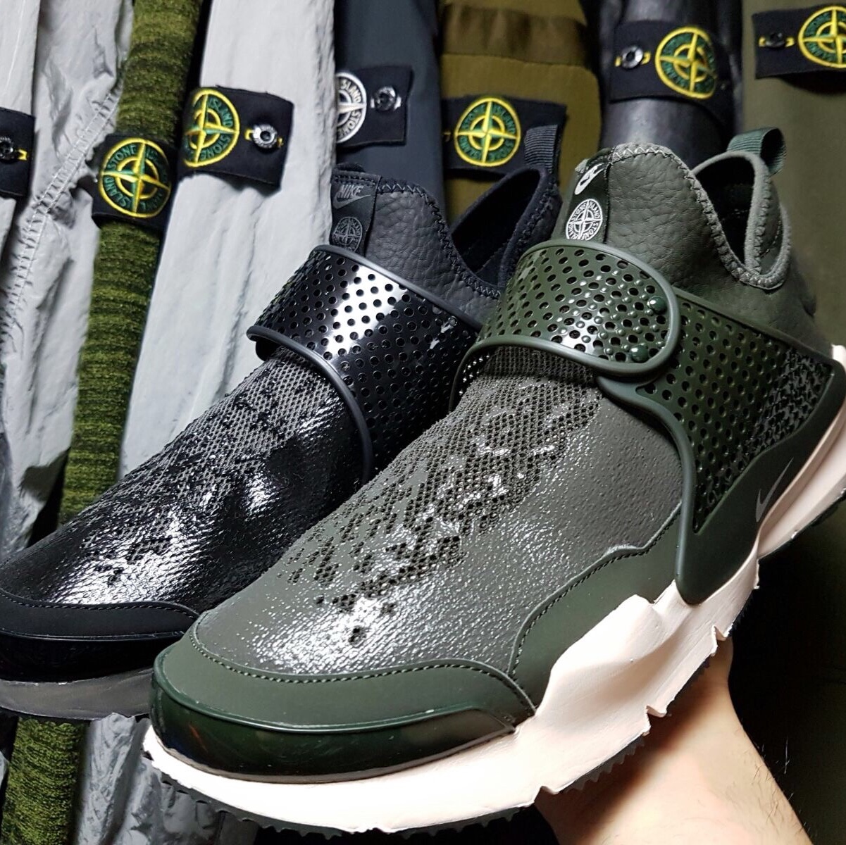 Nike x Stone Island Sock Dart Mid Black, Nike x Stone Island Sock Dart Mid Sequoia 착용 스타일