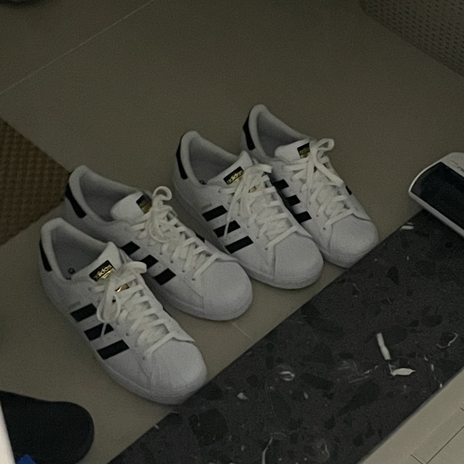 Adidas Superstar White Black 착용 스타일