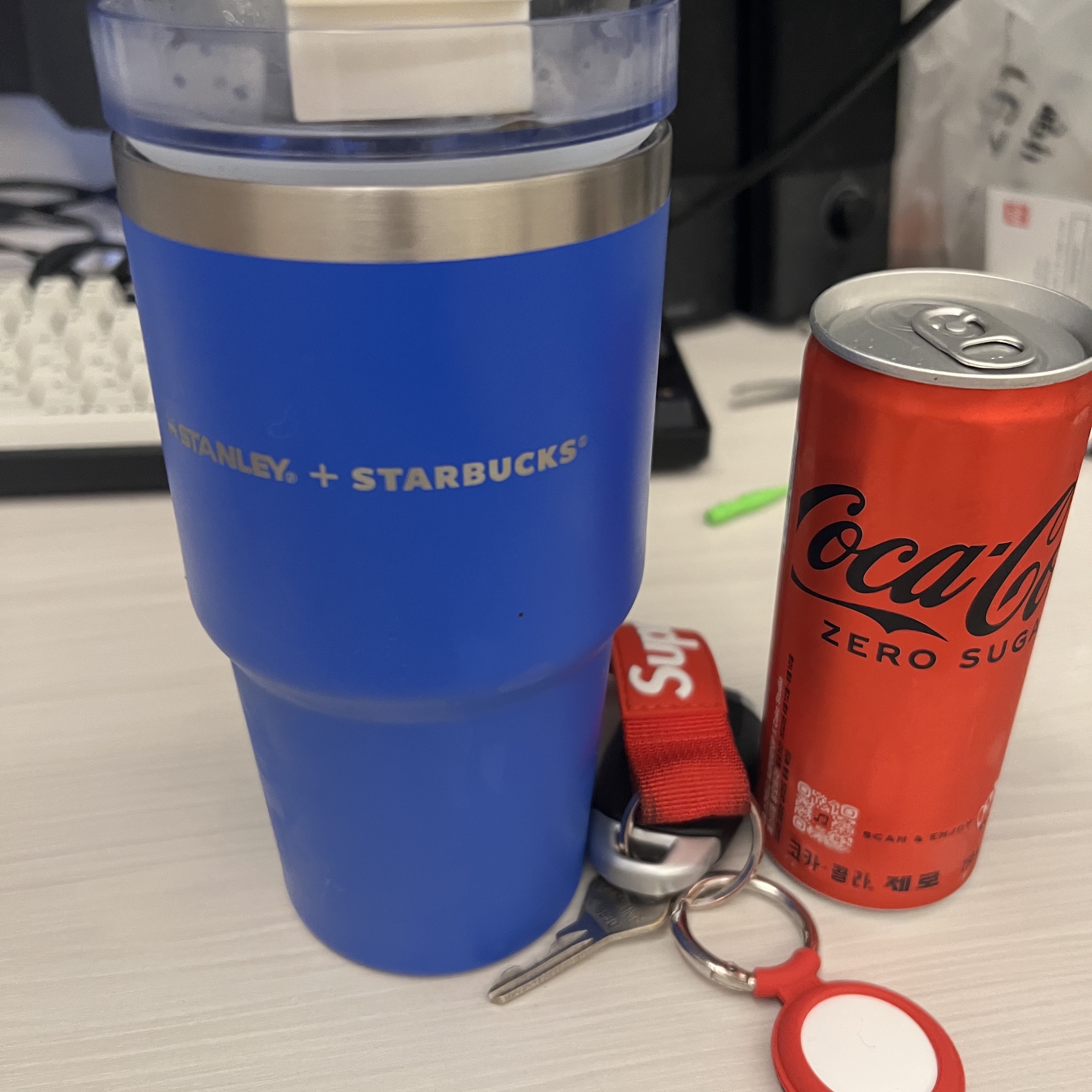 Stanley x Starbucks 23 SS Summer Hideout Quencher 591ml 착용 스타일