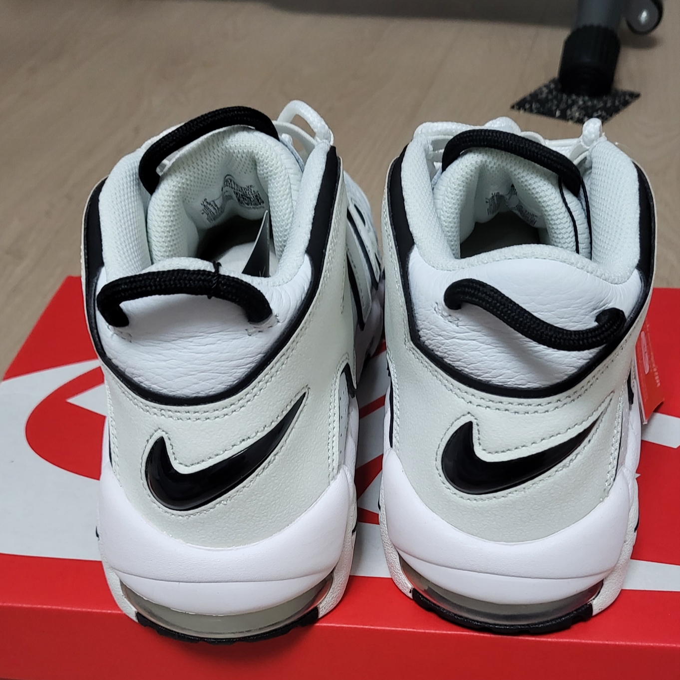 (W) Nike Air More Uptempo Summit White 착용 스타일 - 4