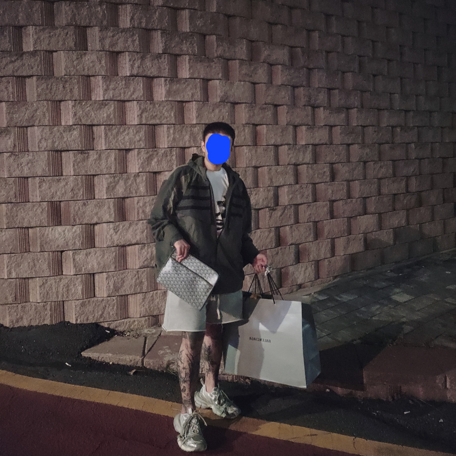 Undermycar x STU Gork Multi Taping Military Jacket Moon Night - Galleria Exclusive, Undermycar House of Lily Graphic T-Shirt White - 23SS 착용 스타일 - 1