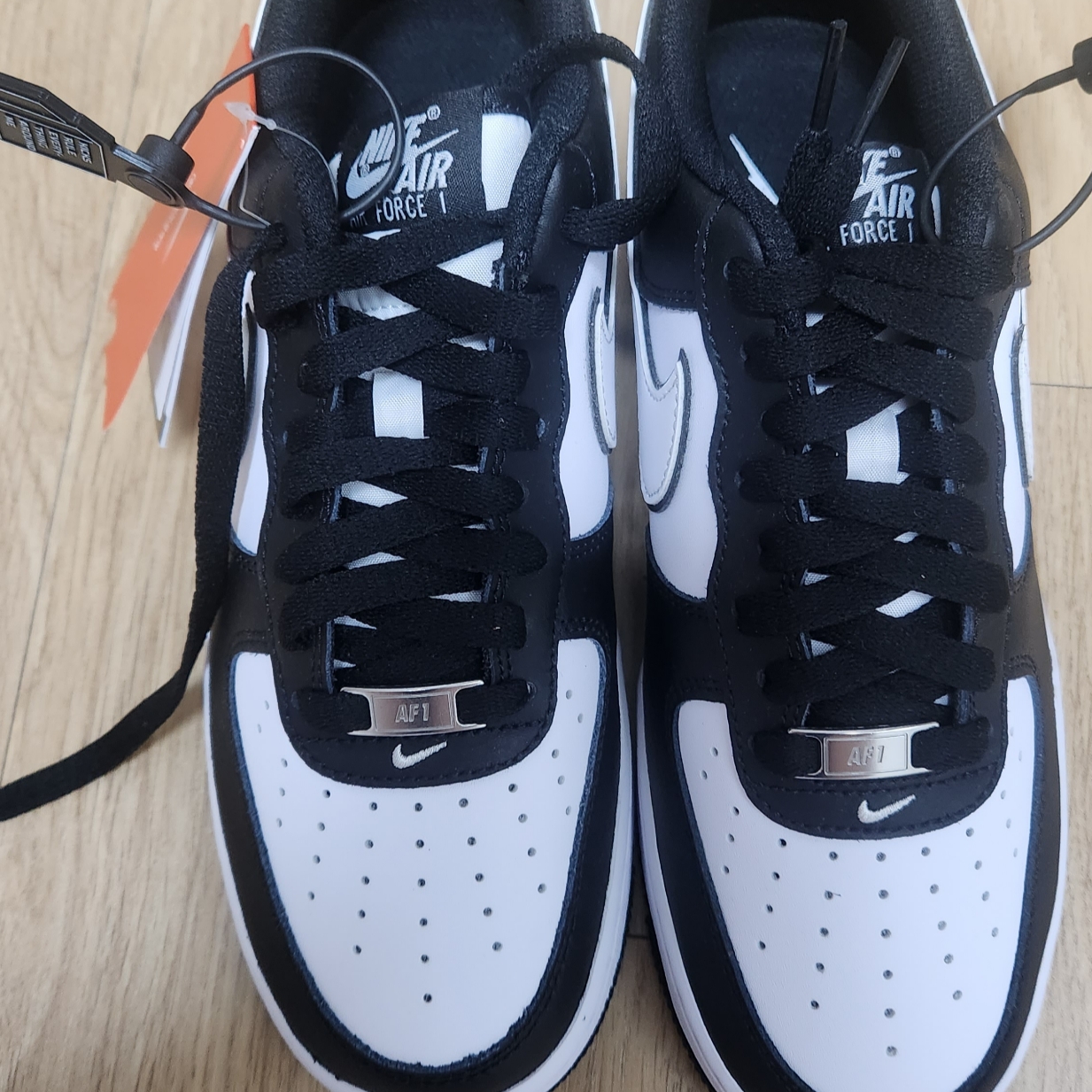 Nike Air Force 1 '07 Black White 착용 스타일 - 1
