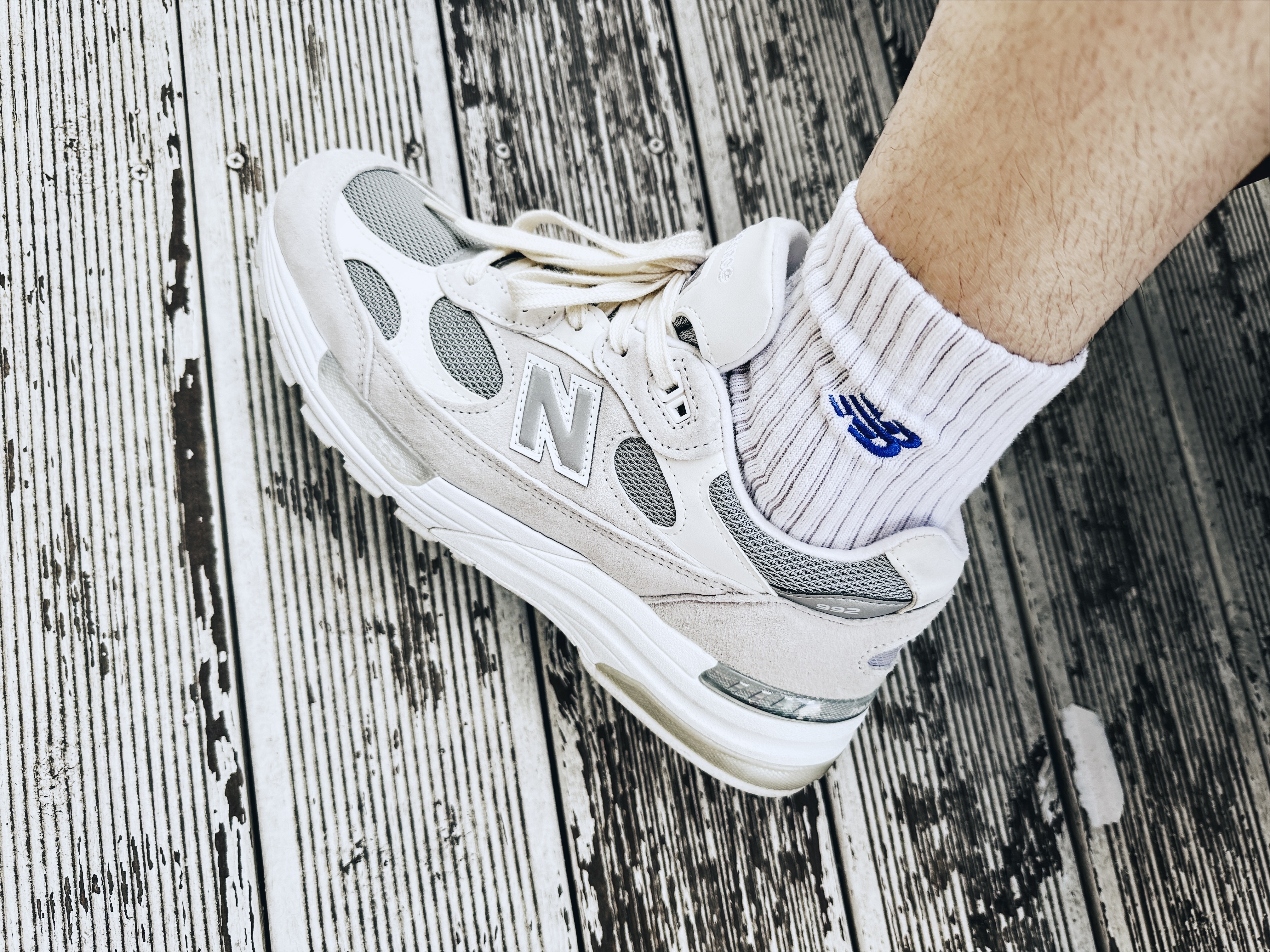 New Balance 992 Made in USA White Silver 착용 스타일 - 1