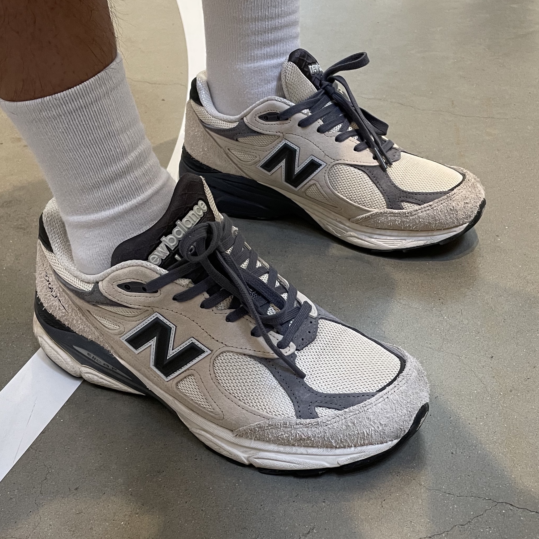 New Balance 990v3 Made in USA Moonbeam Macadamia Nut 착용 스타일 - 1