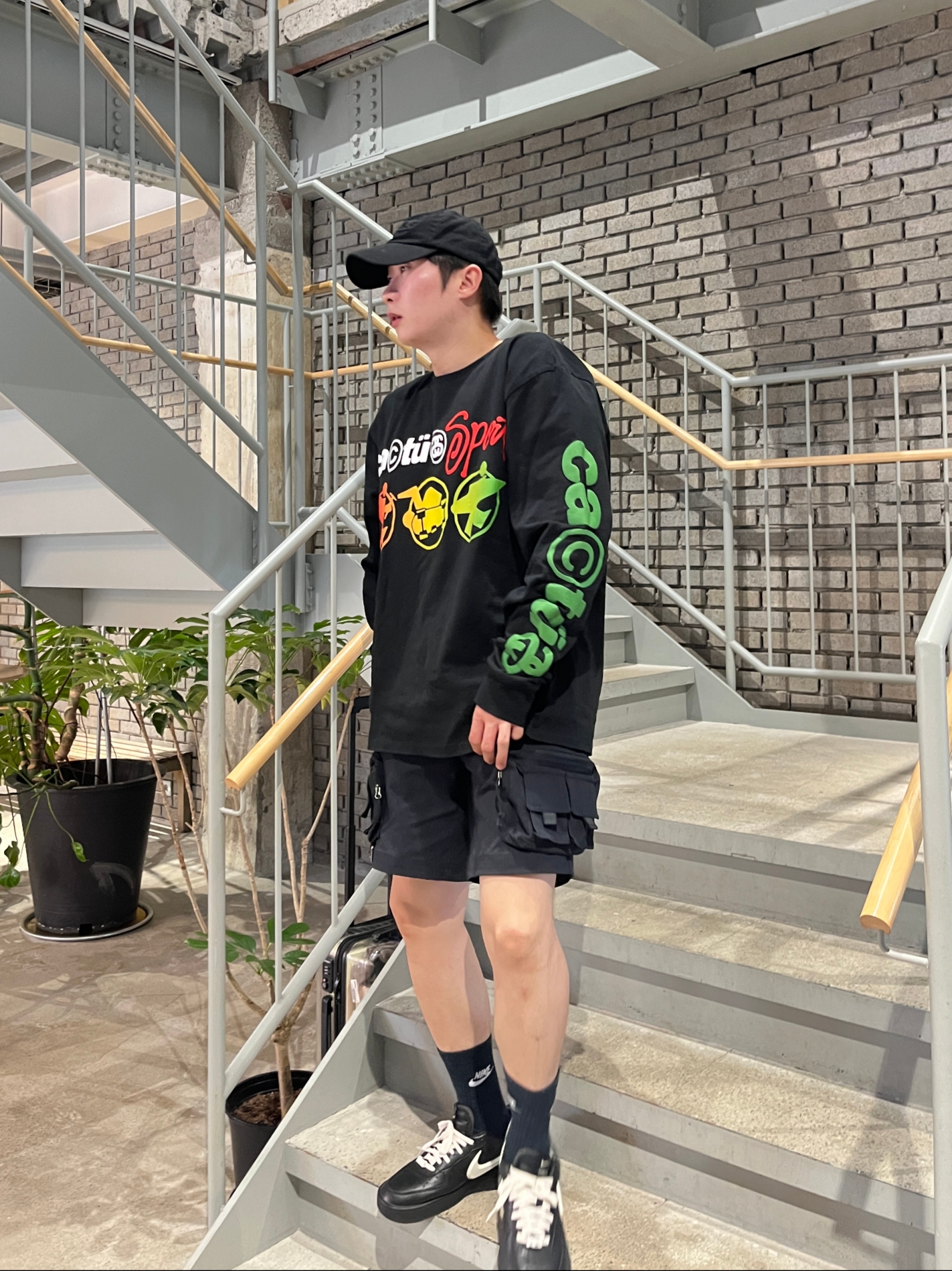 Stussy x Cactus Plant Flea Market Sport LS T-Shirt Black, Nike x Ambush Air Force 1 Low SP Black 착용 스타일 - 2