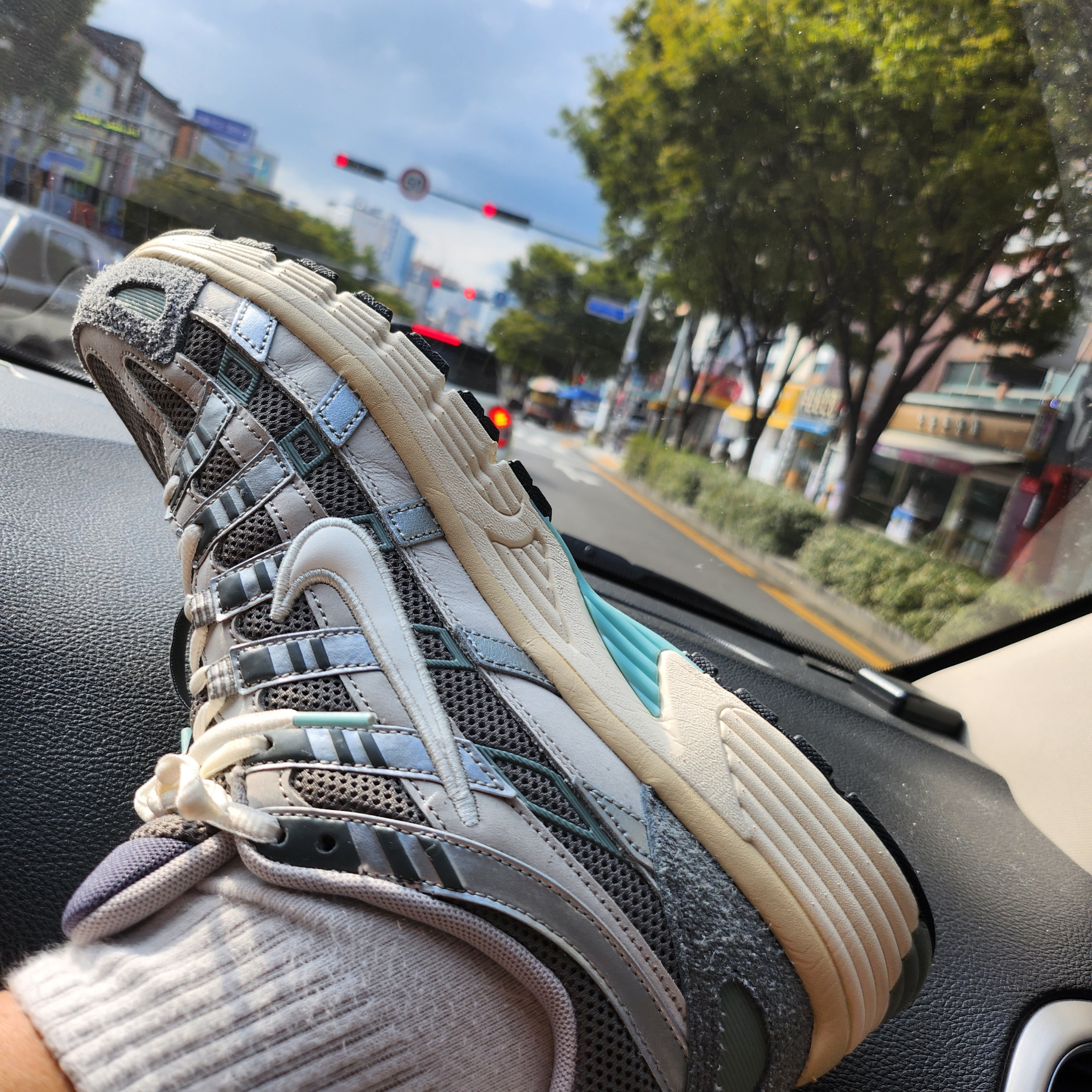 Nike P-6000 Flat Pewter Light Iron Ore 착용 스타일 - 1