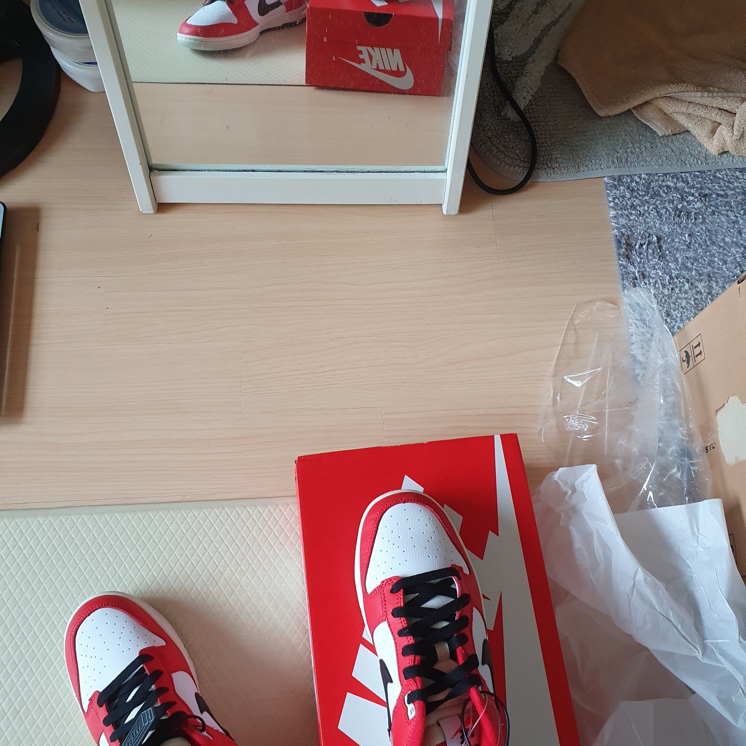 Nike Dunk Low Retro PRM University Red Black 착용 스타일
