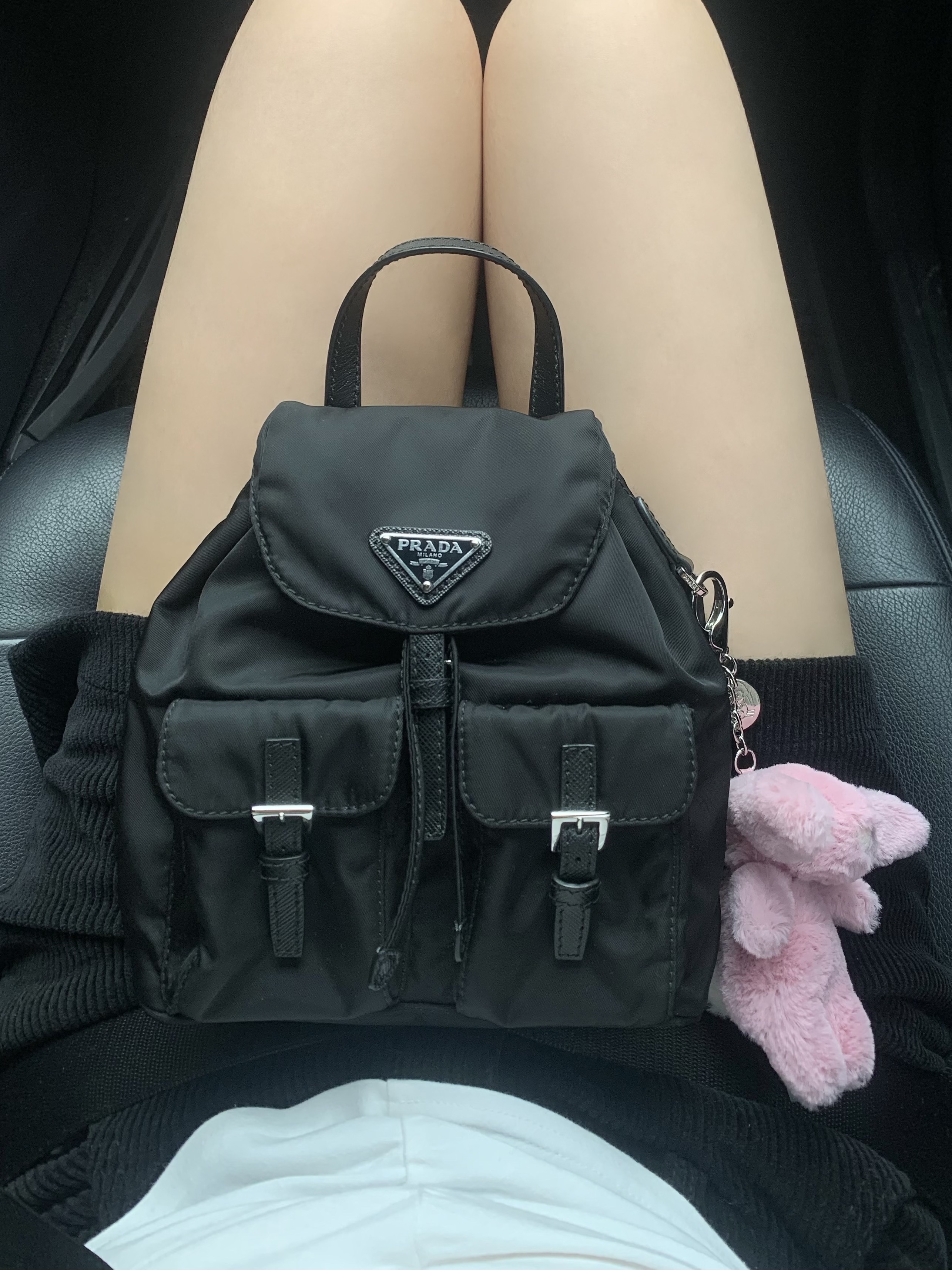 Prada Re-Nylon Mini Backpack Black, Jellycat Bashful Bunny Bag Charm Tulip 착용 스타일 - 1