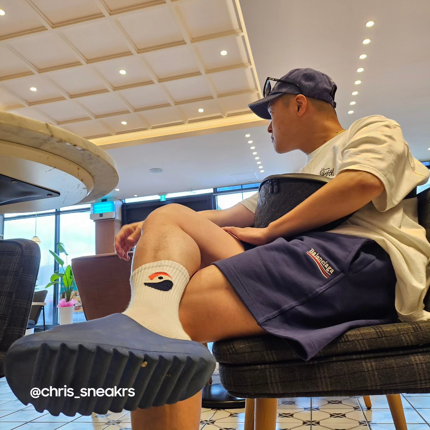 Adidas Yeezy Slide Azure, Supreme Pigment Canvas S Logo 6-Panel Navy - 23SS 착용 스타일