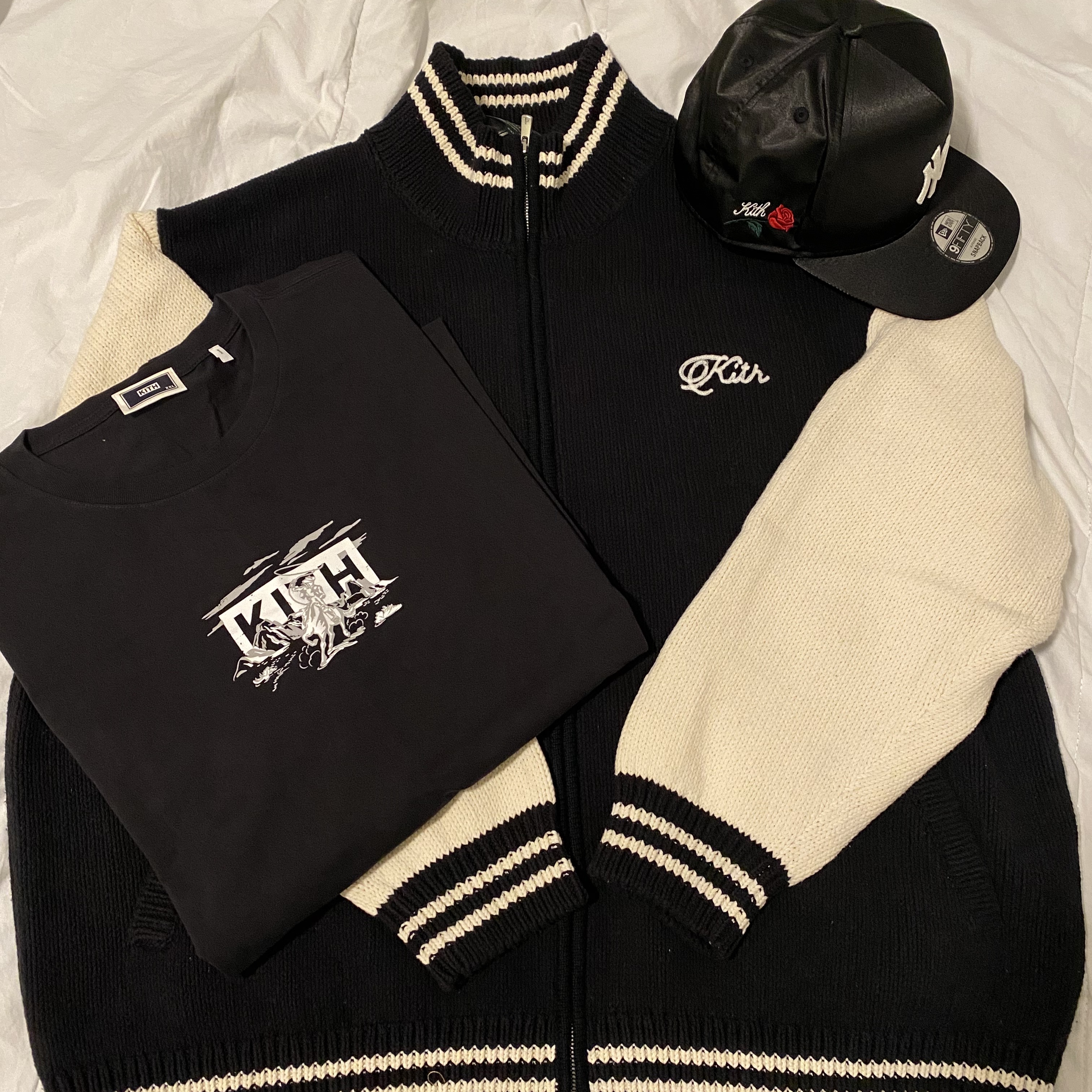 Supreme Distressed Ripstop Camp Cap Stone - 23FW, Supreme Small Cinch Pouch White - 23FW 착용 스타일 - 2