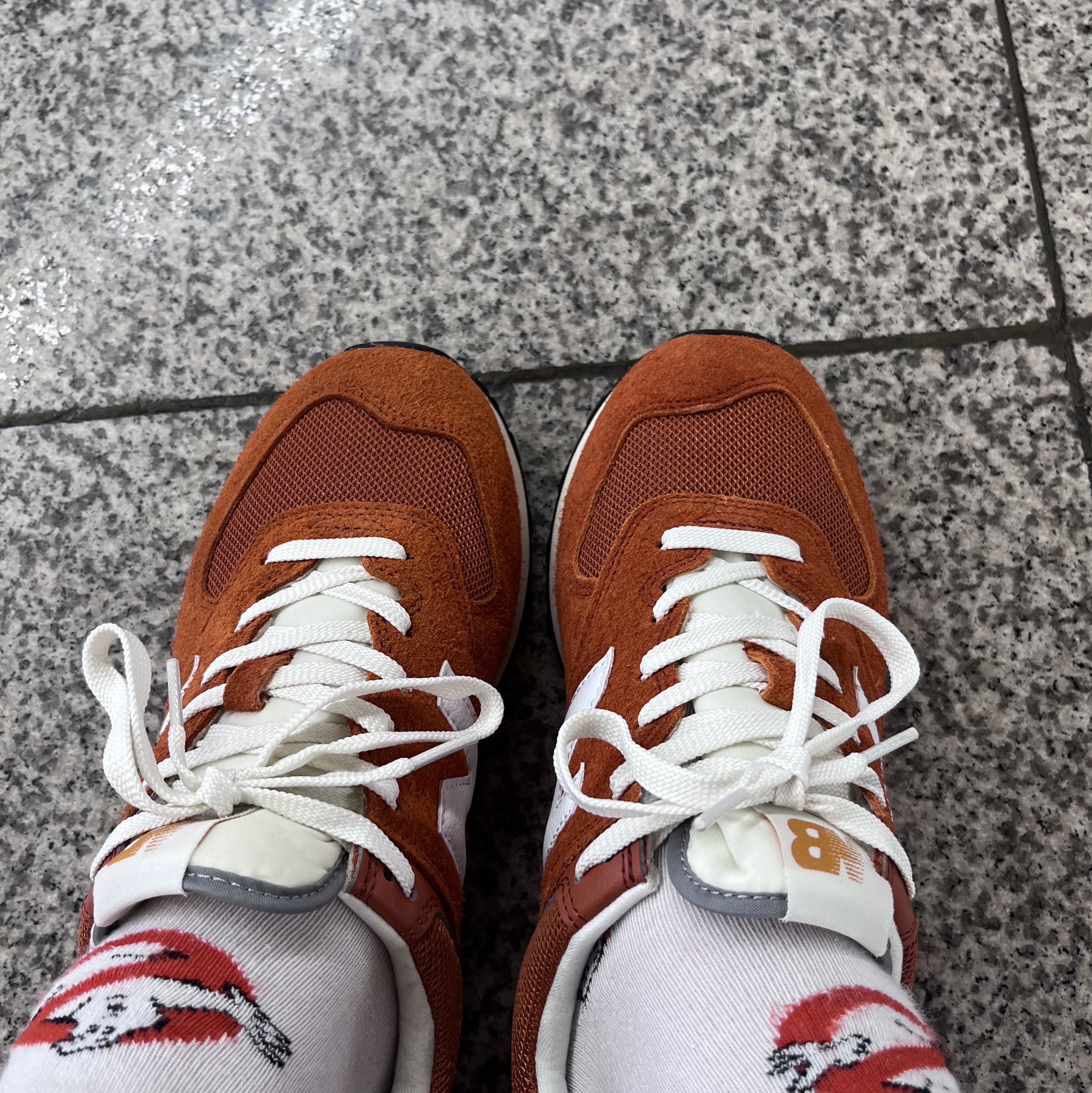 New Balance 574 Heritage Orange Burst White 착용 스타일
