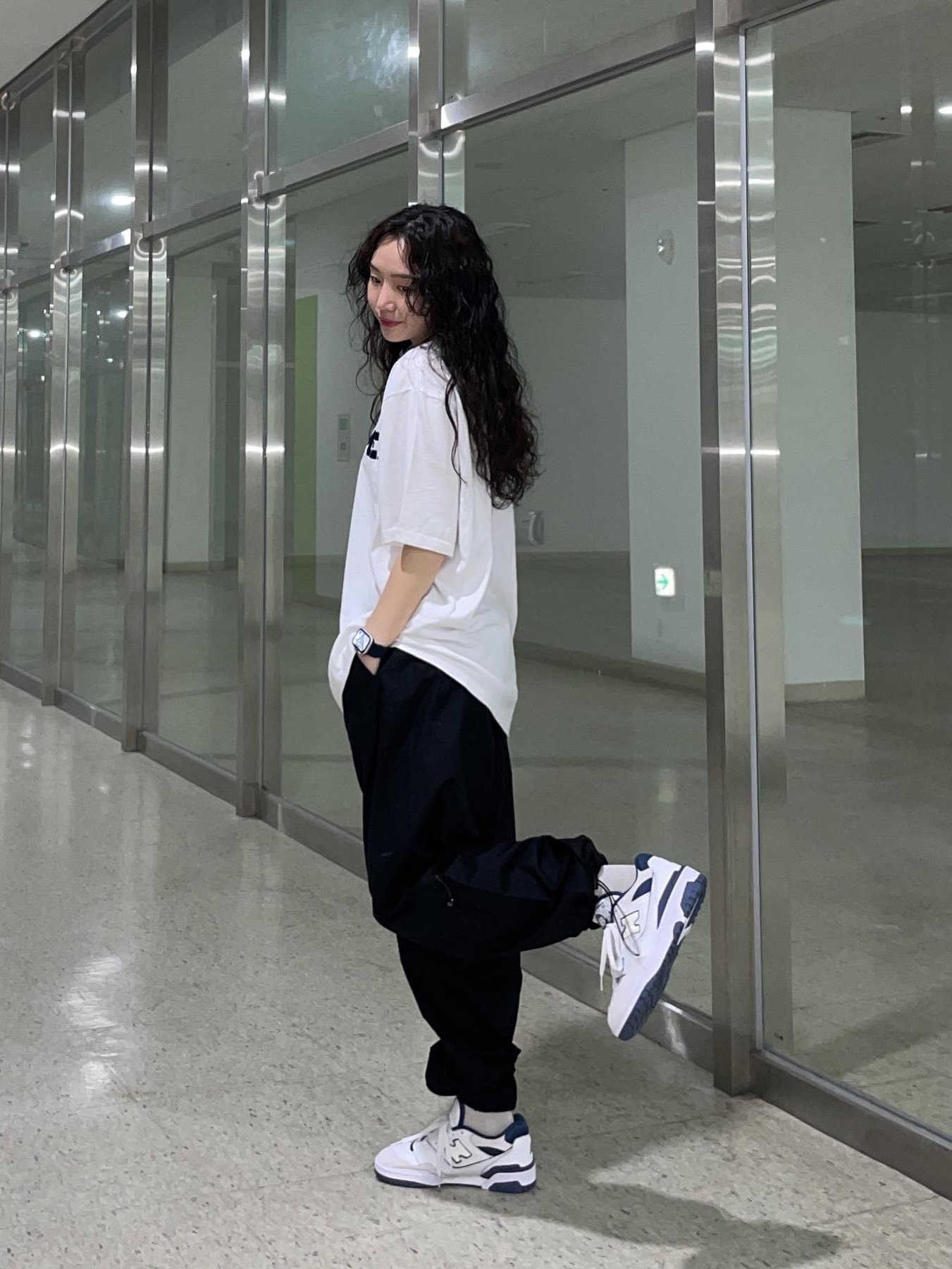 Supreme Collegiate S/S Top White - 23FW 착용 스타일 - 3