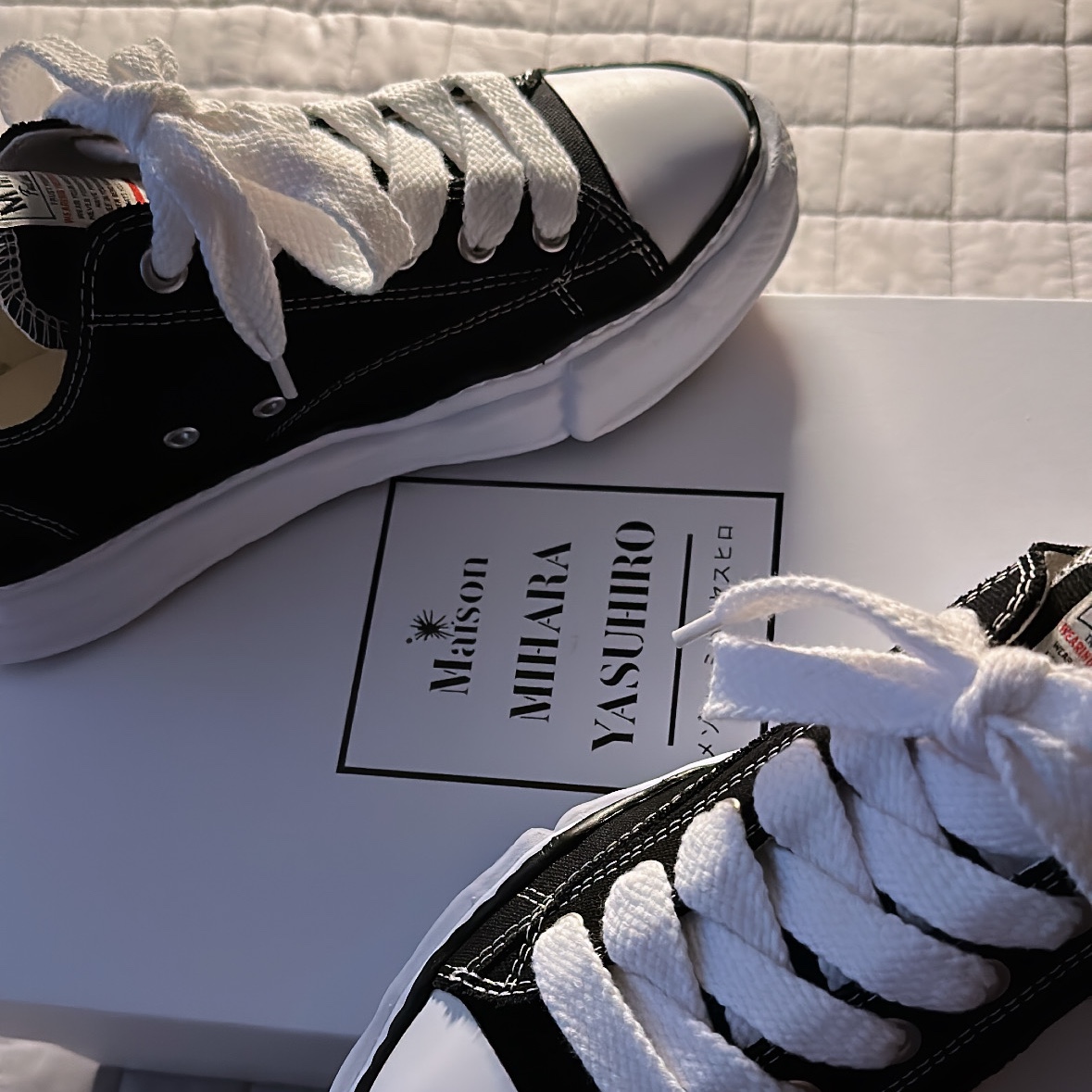 Maison Mihara Yasuhiro Peterson OG Sole Canvas Low Sneakers Black 착용 스타일 - 1