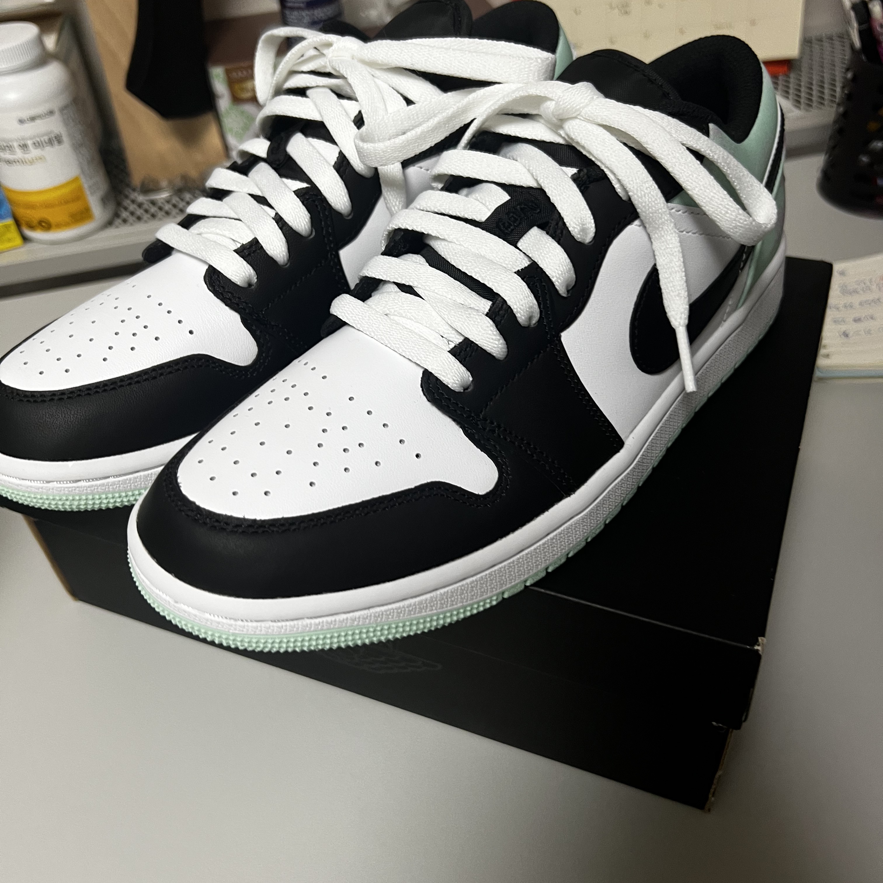 Jordan 1 Low SE White Black Tie-Dye 착용 스타일 - 2