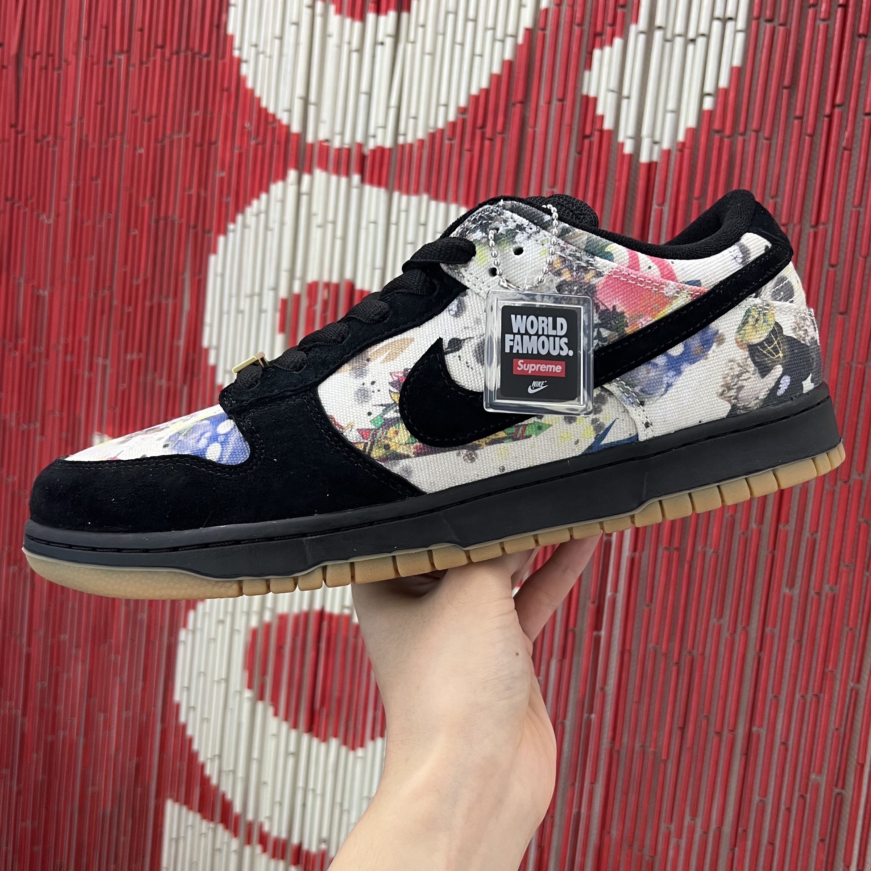 Nike x Supreme SB Dunk Low QS Rammellzee Black 착용 스타일