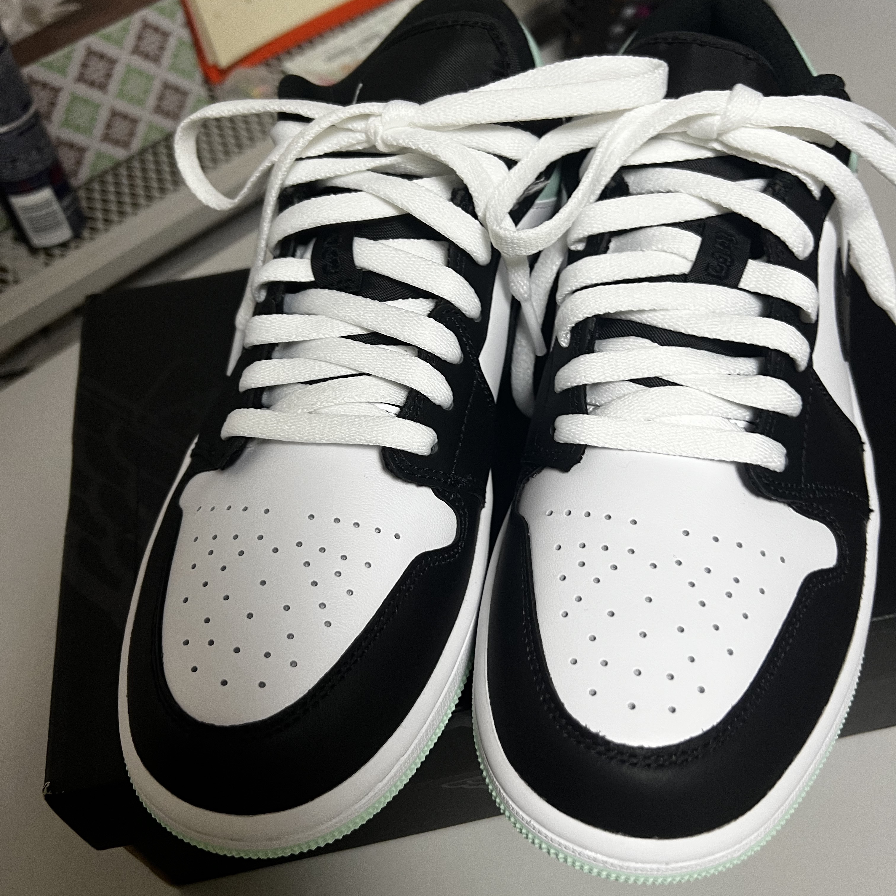 Jordan 1 Low SE White Black Tie-Dye 착용 스타일 - 1