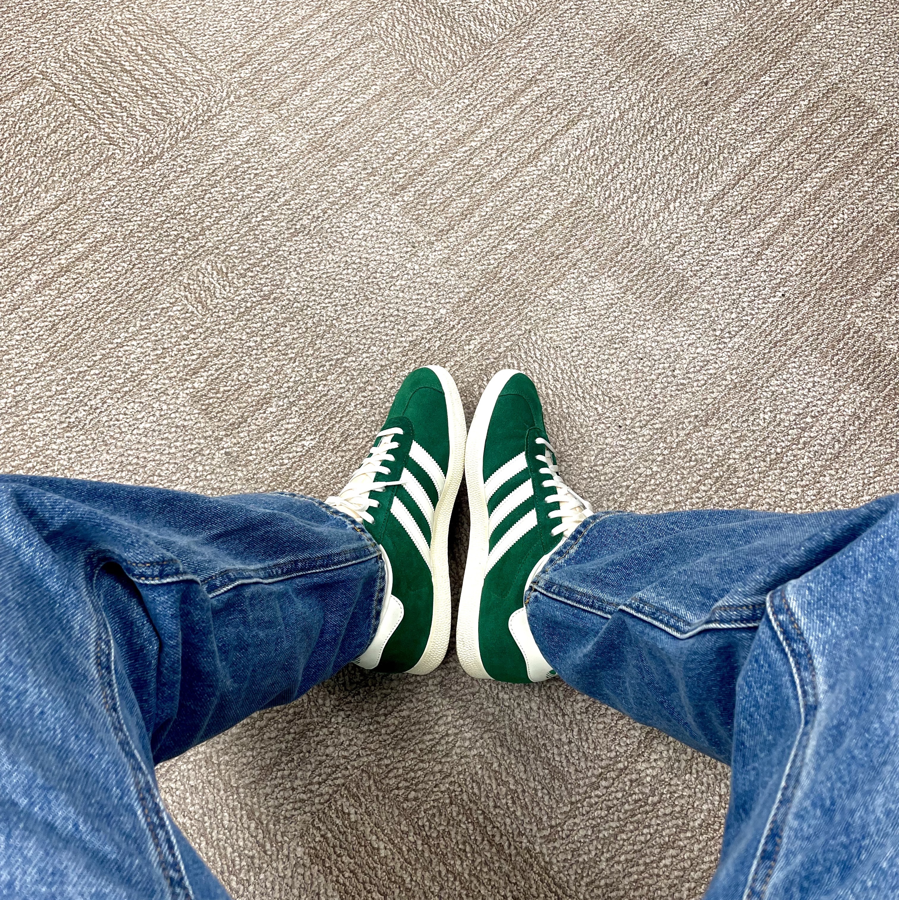 Adidas Gazelle Dark Green Cream White 착용 스타일