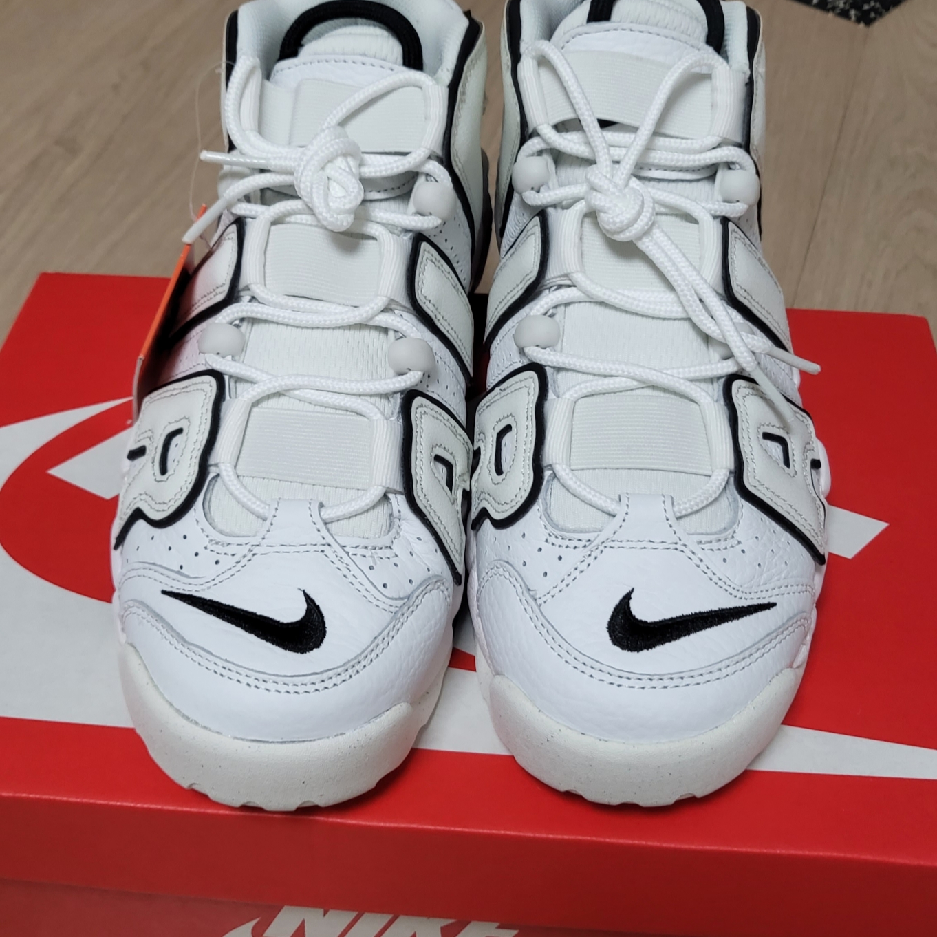 (W) Nike Air More Uptempo Summit White 착용 스타일 - 3