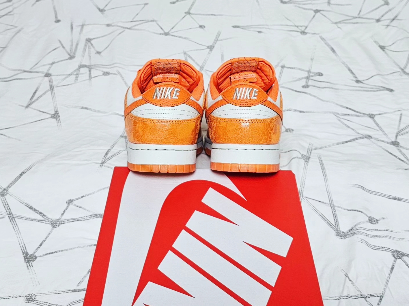 (W) Nike Dunk Low Total Orange 착용 스타일 - 5