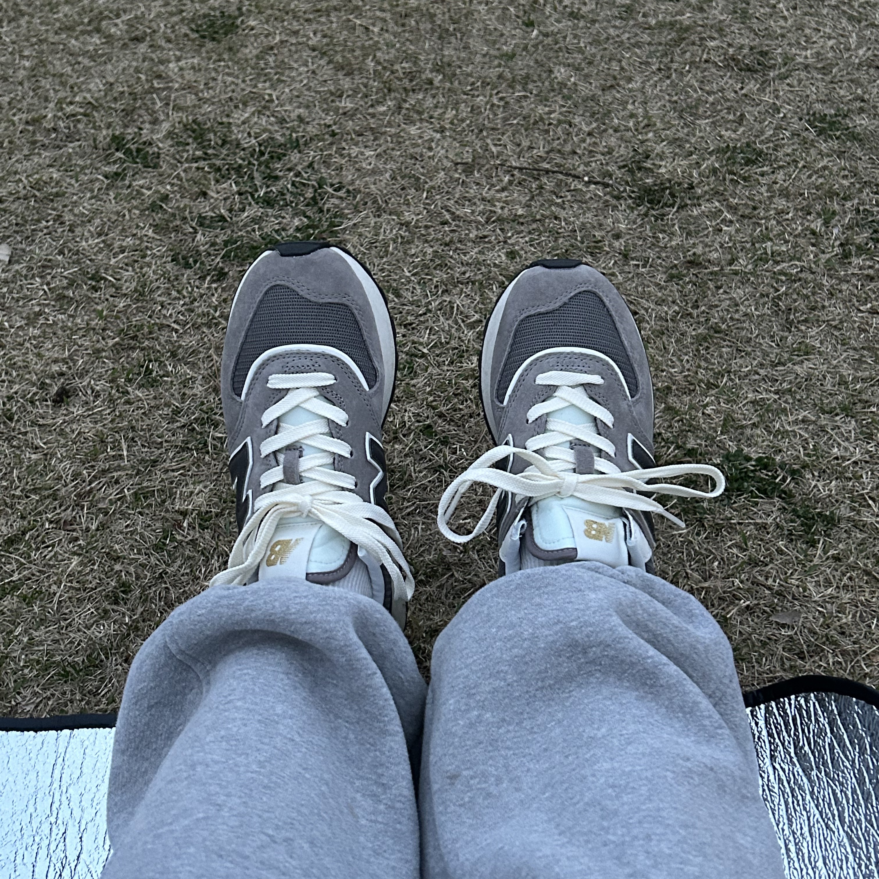 New Balance 574 Legacy Grey 착용 스타일