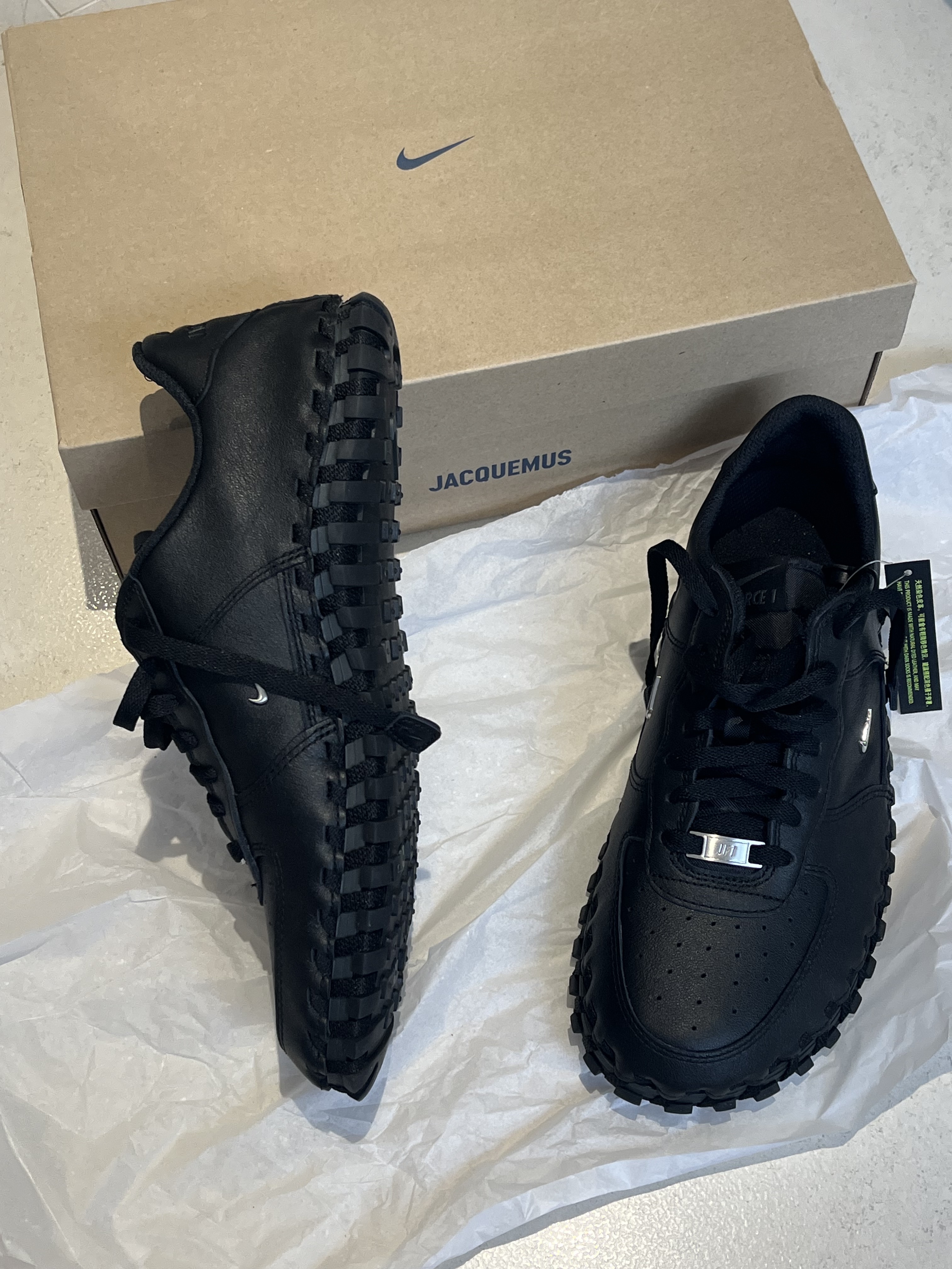 Nike x Jacquemus J Force 1 Low LX SP Black 착용 스타일 - 1