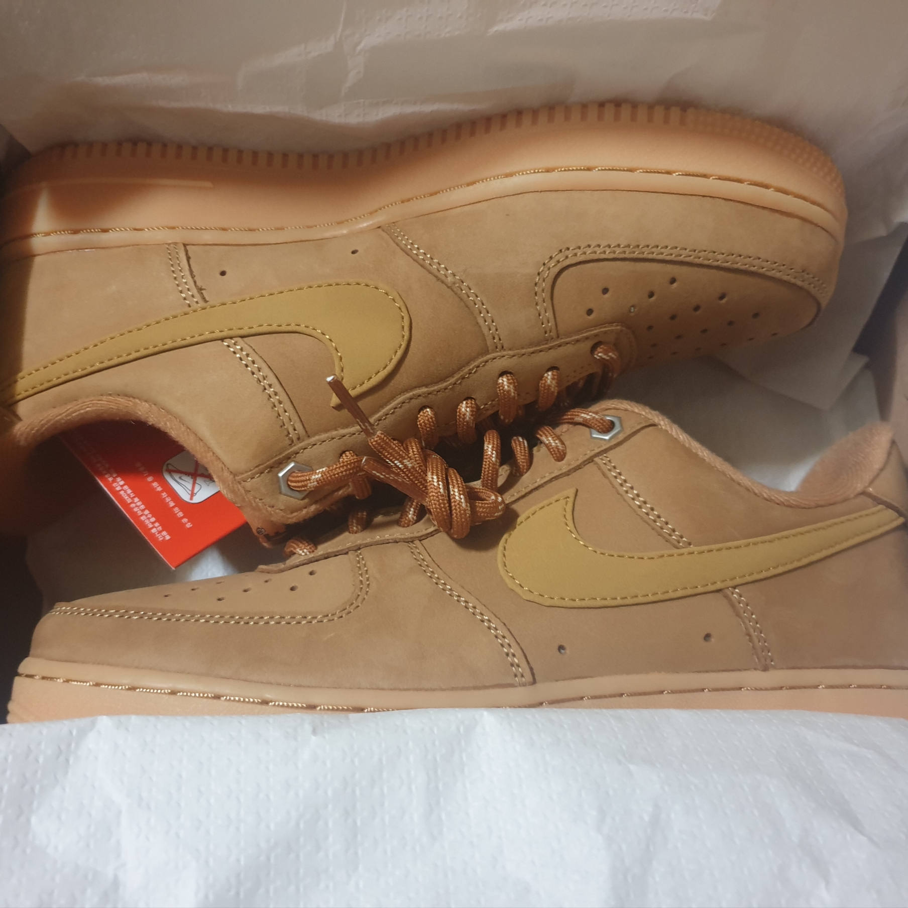 Nike Air Force 1 '07 WB Flax 착용 스타일