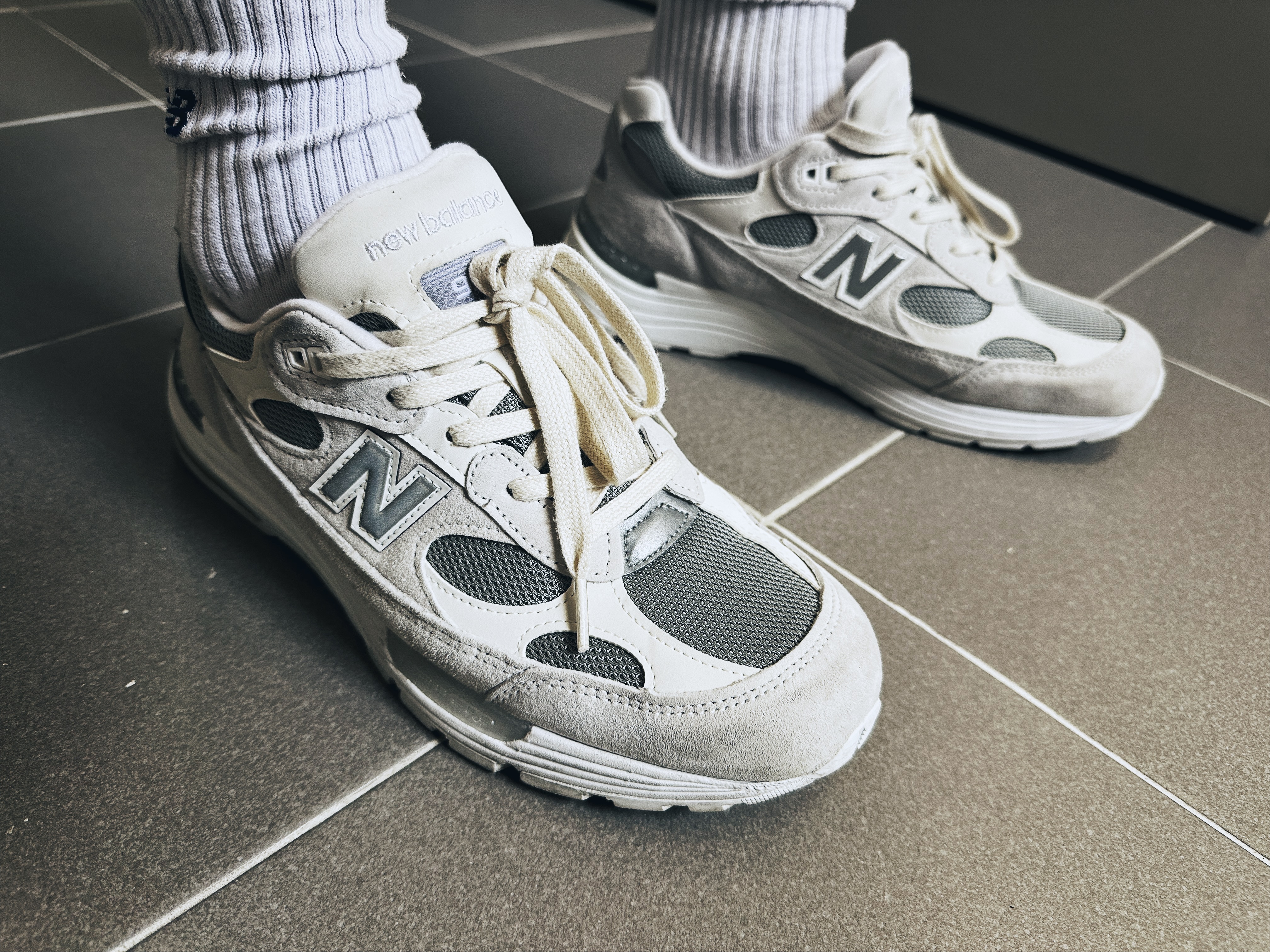 New Balance 992 Made in USA White Silver 착용 스타일 - 2