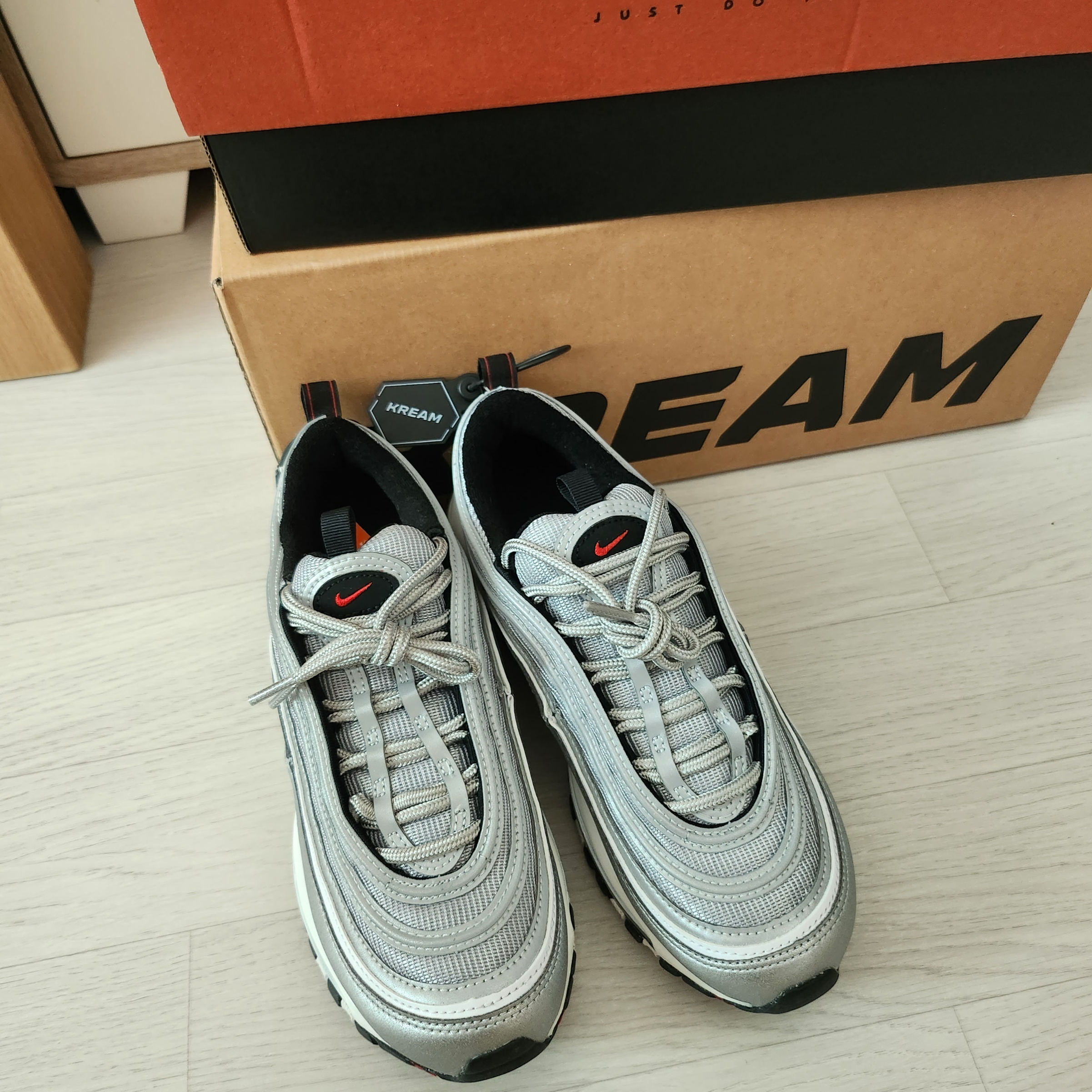 (W) Nike Air Max 97 OG Silver Bullet 2022 착용 스타일 - 2