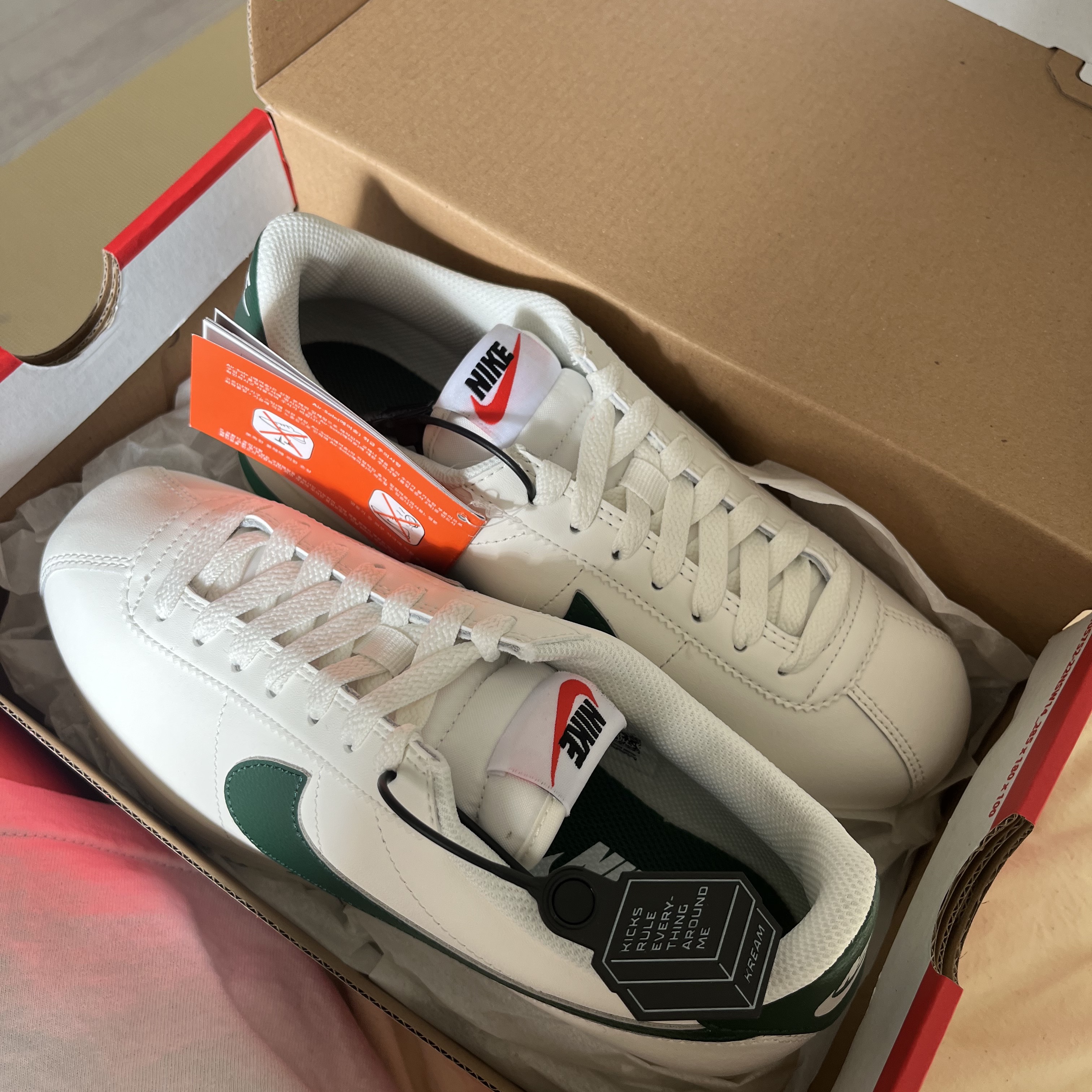 (W) Nike Cortez Gorge Green and Malachite 착용 스타일