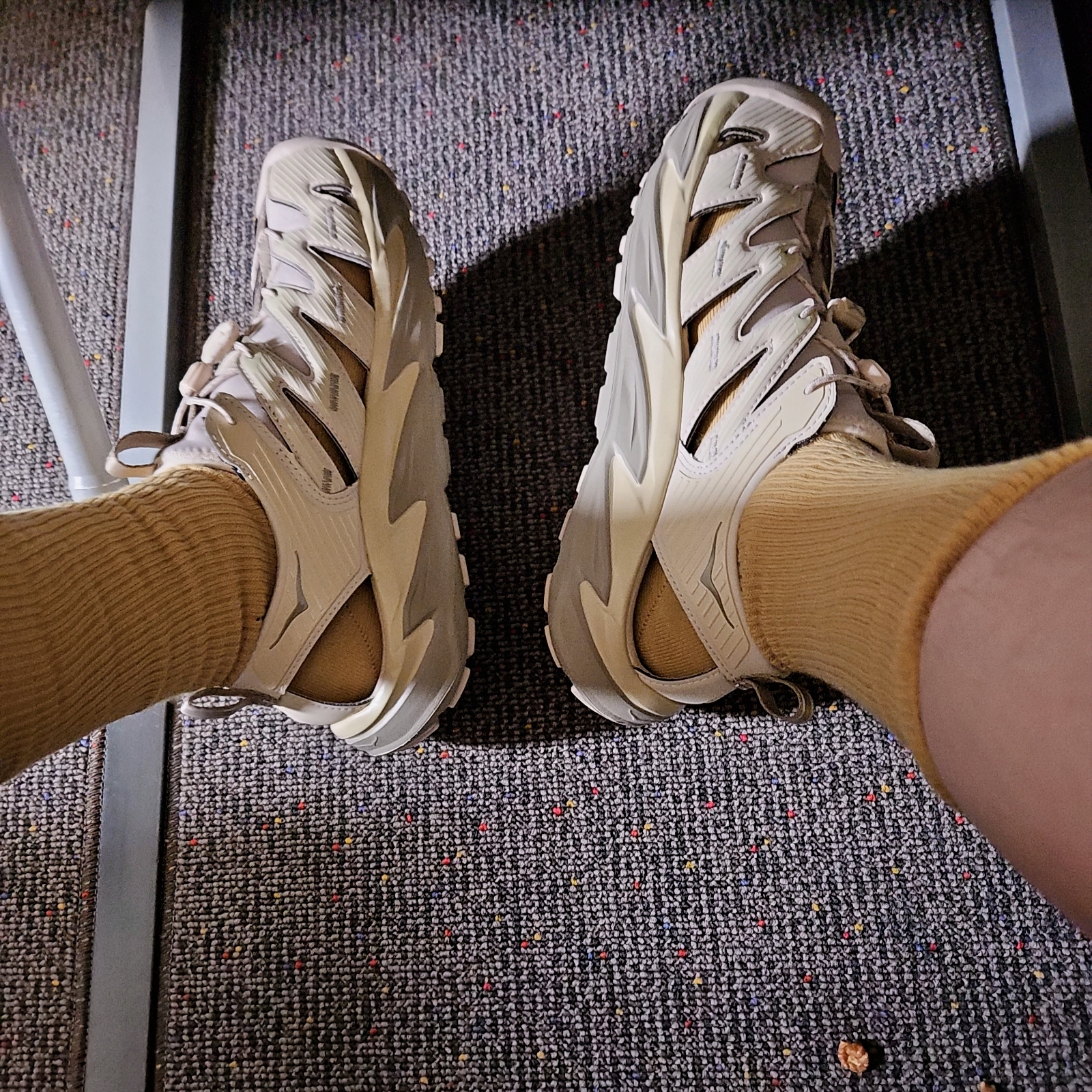 Hoka Hopara Shifting Sand Dune 착용 스타일
