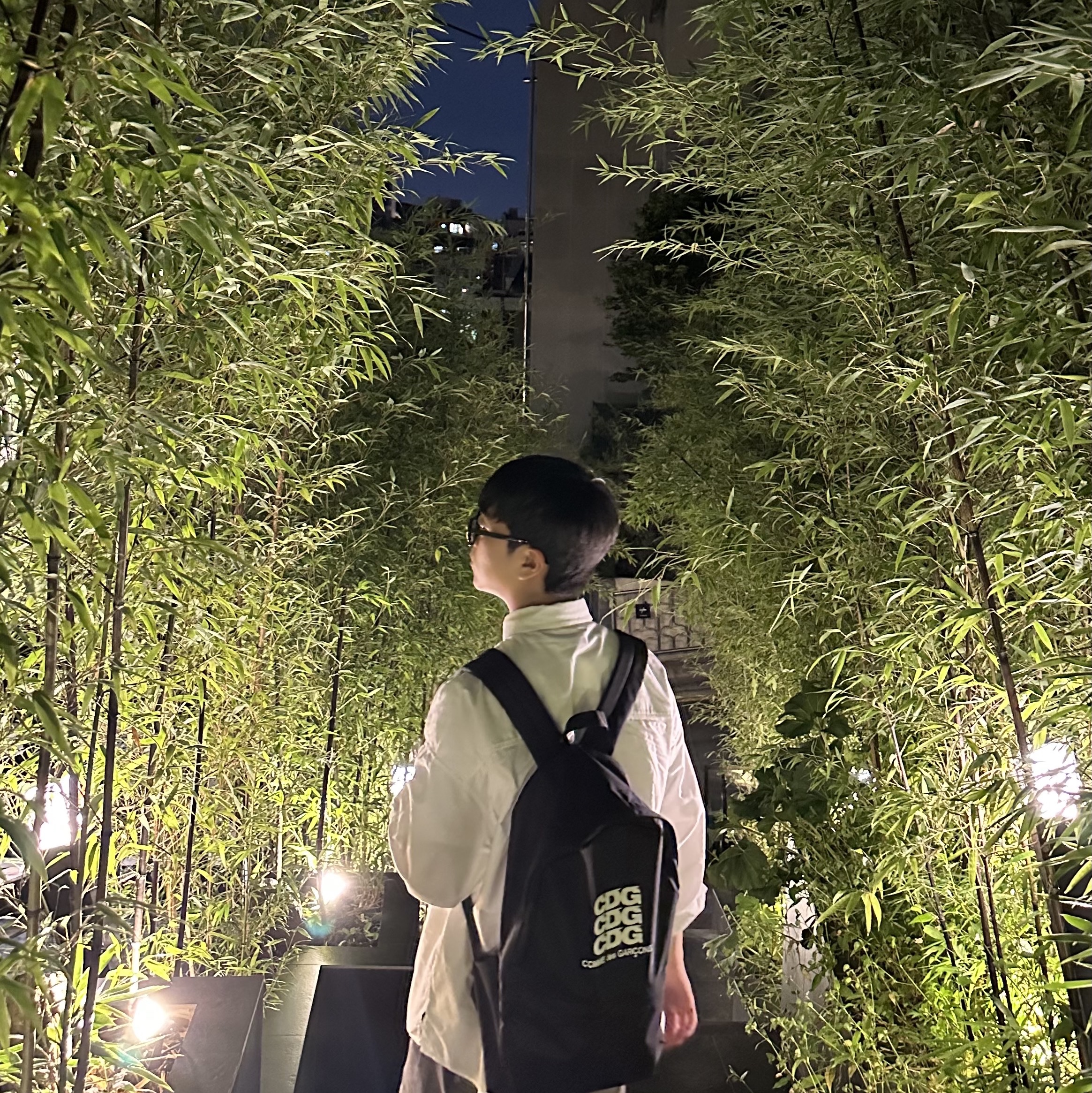 CDG Backpack Black 착용 스타일