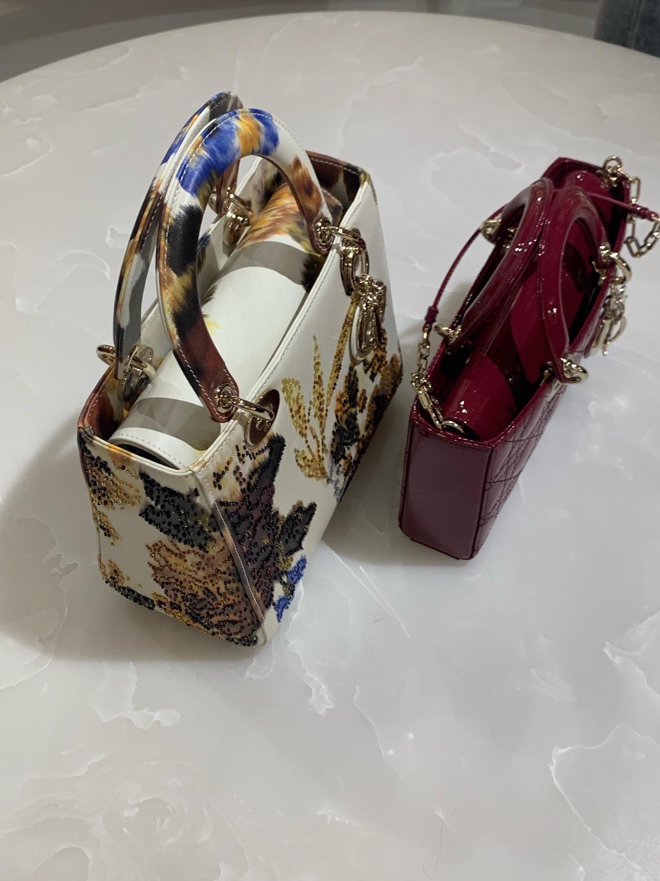 Dior Bobby East West Bag Amber Box Calfskin 착용 스타일 - 4