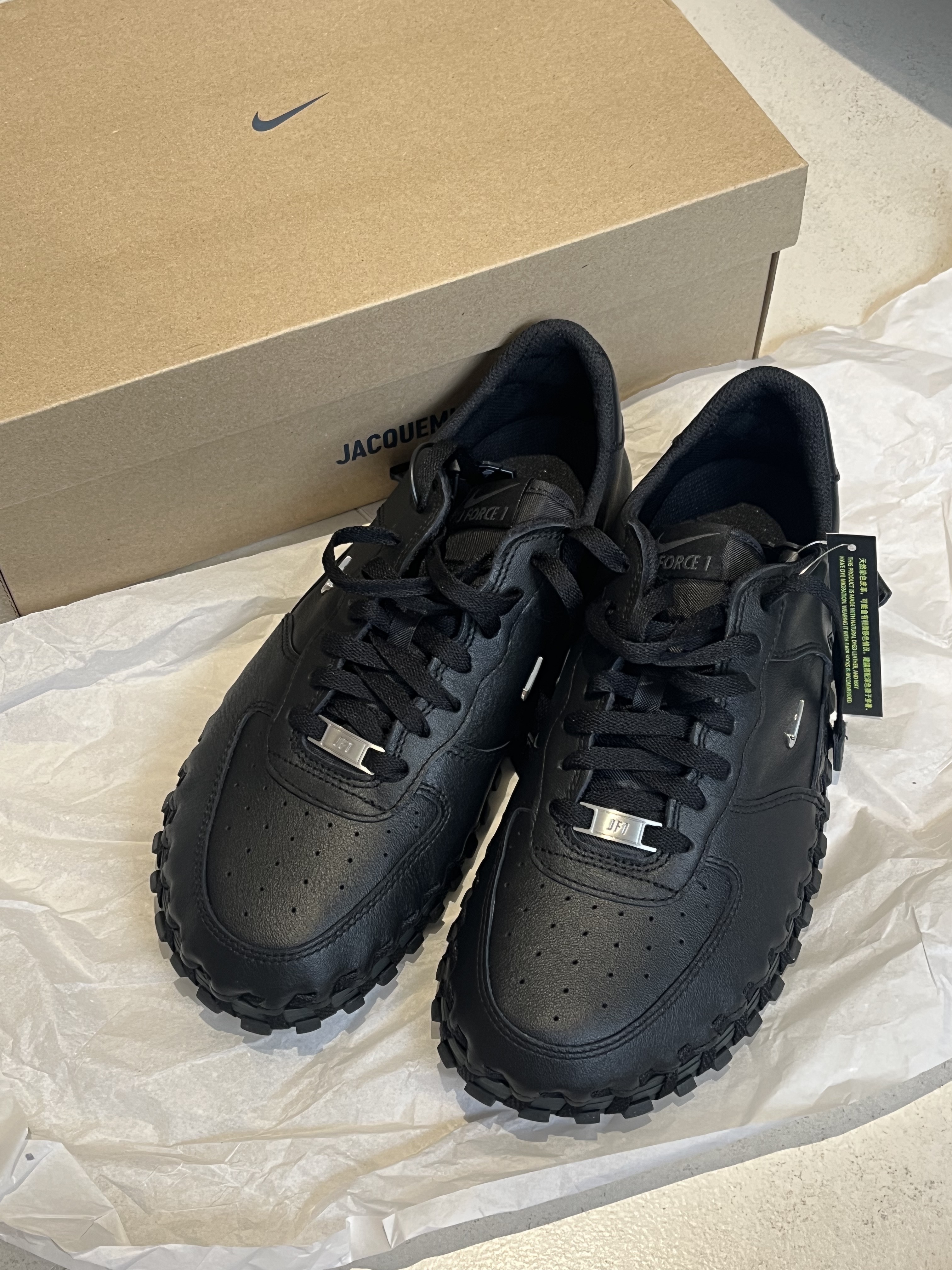 Nike x Jacquemus J Force 1 Low LX SP Black 착용 스타일 - 2