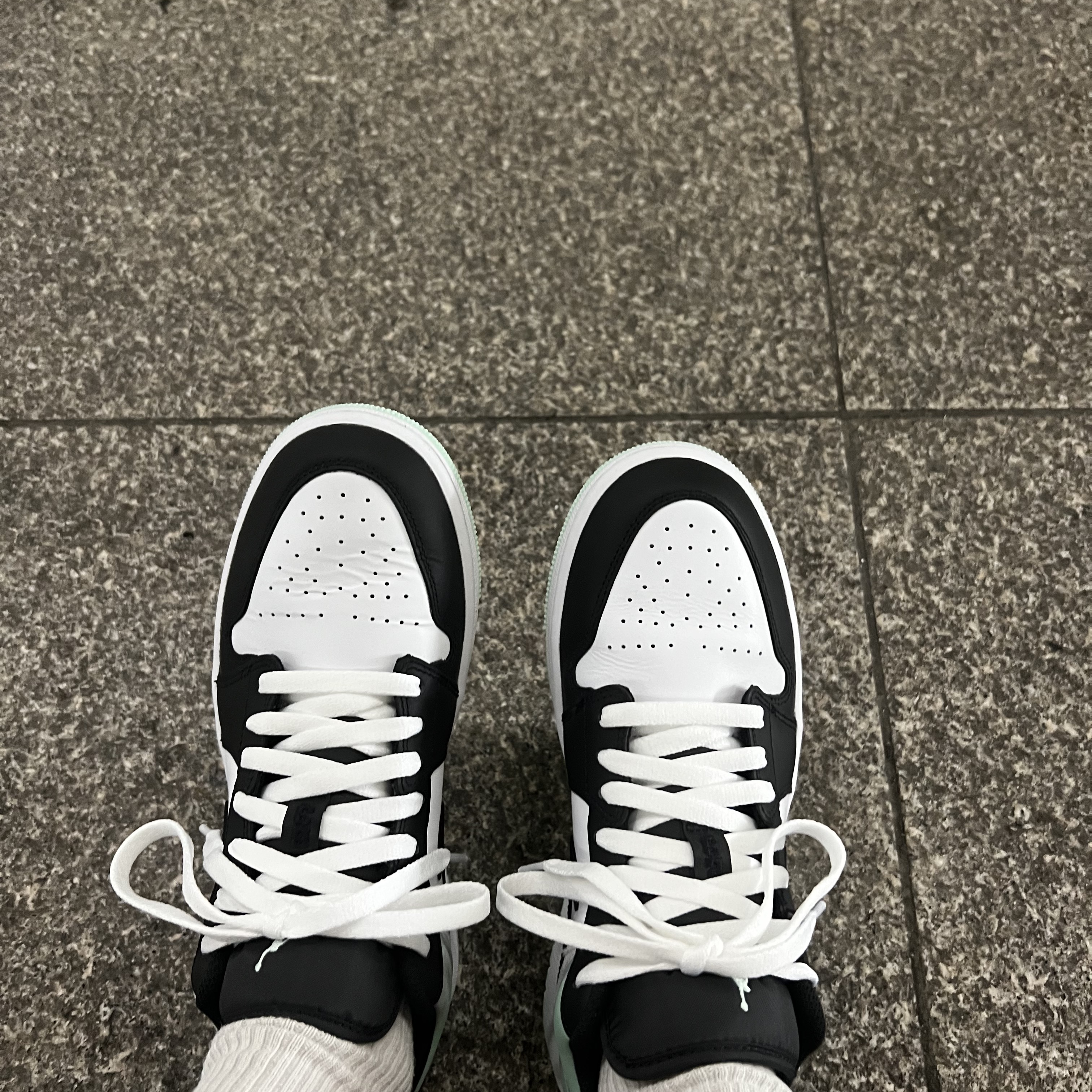 Jordan 1 Low SE White Black Tie-Dye 착용 스타일 - 4