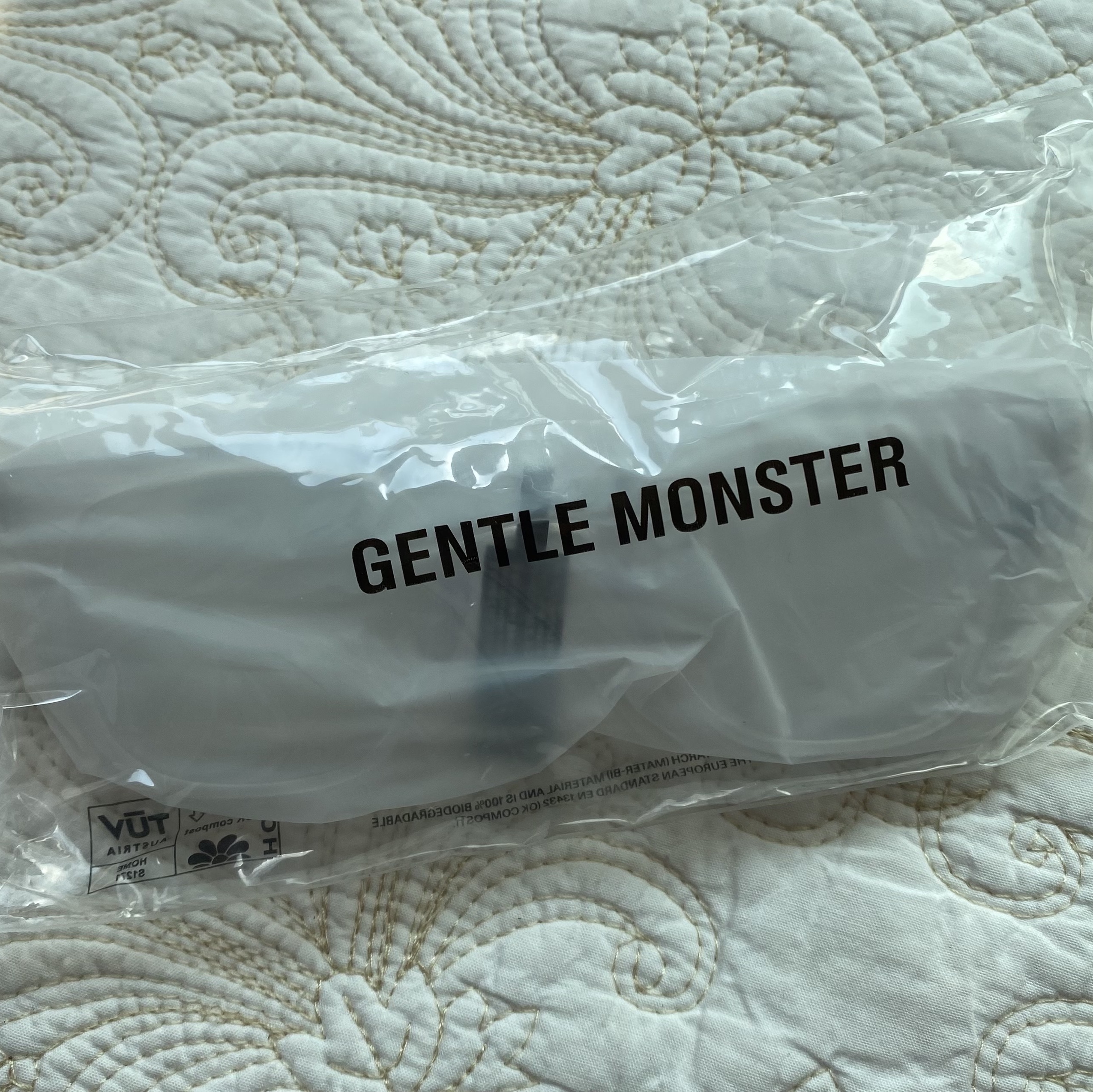Gentle Monster x Maison Margiela MM010 Clear Black Gradient 착용 스타일 - 2
