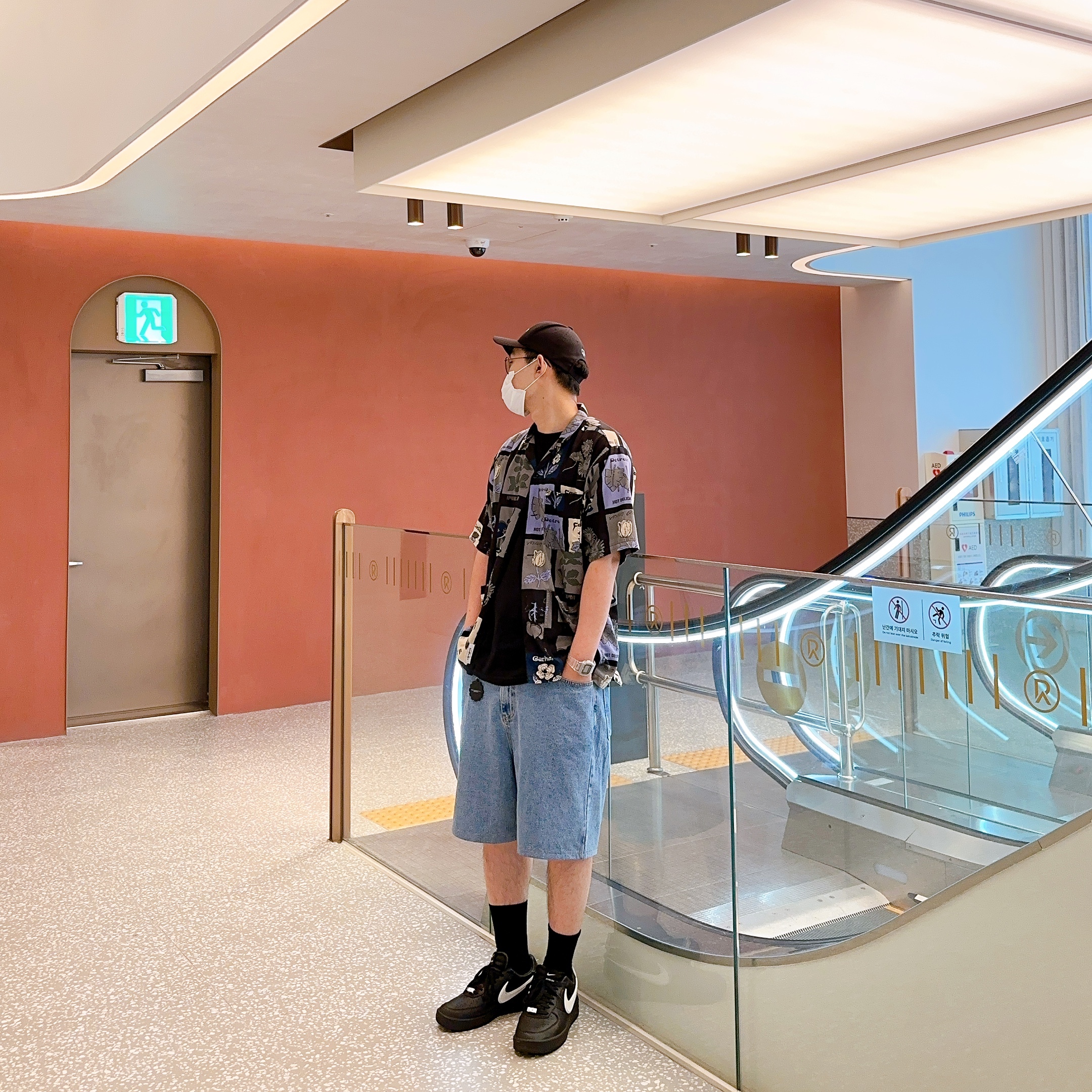 Kaikai Kiki Flower Rubber Keyring Rainbow White, Nike x Ambush Air Force 1 Low SP Black 착용 스타일