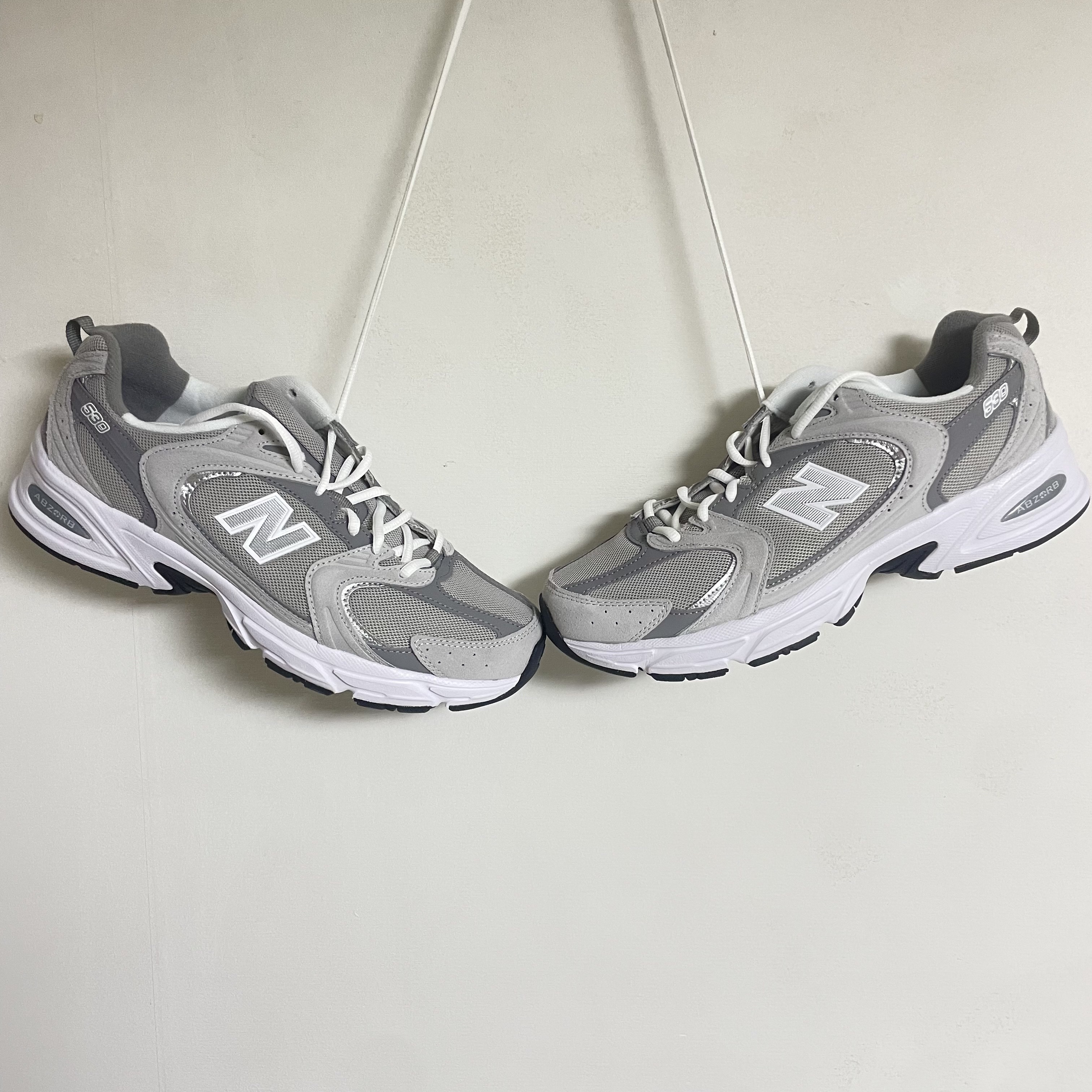 New Balance 530 Grey 착용 스타일