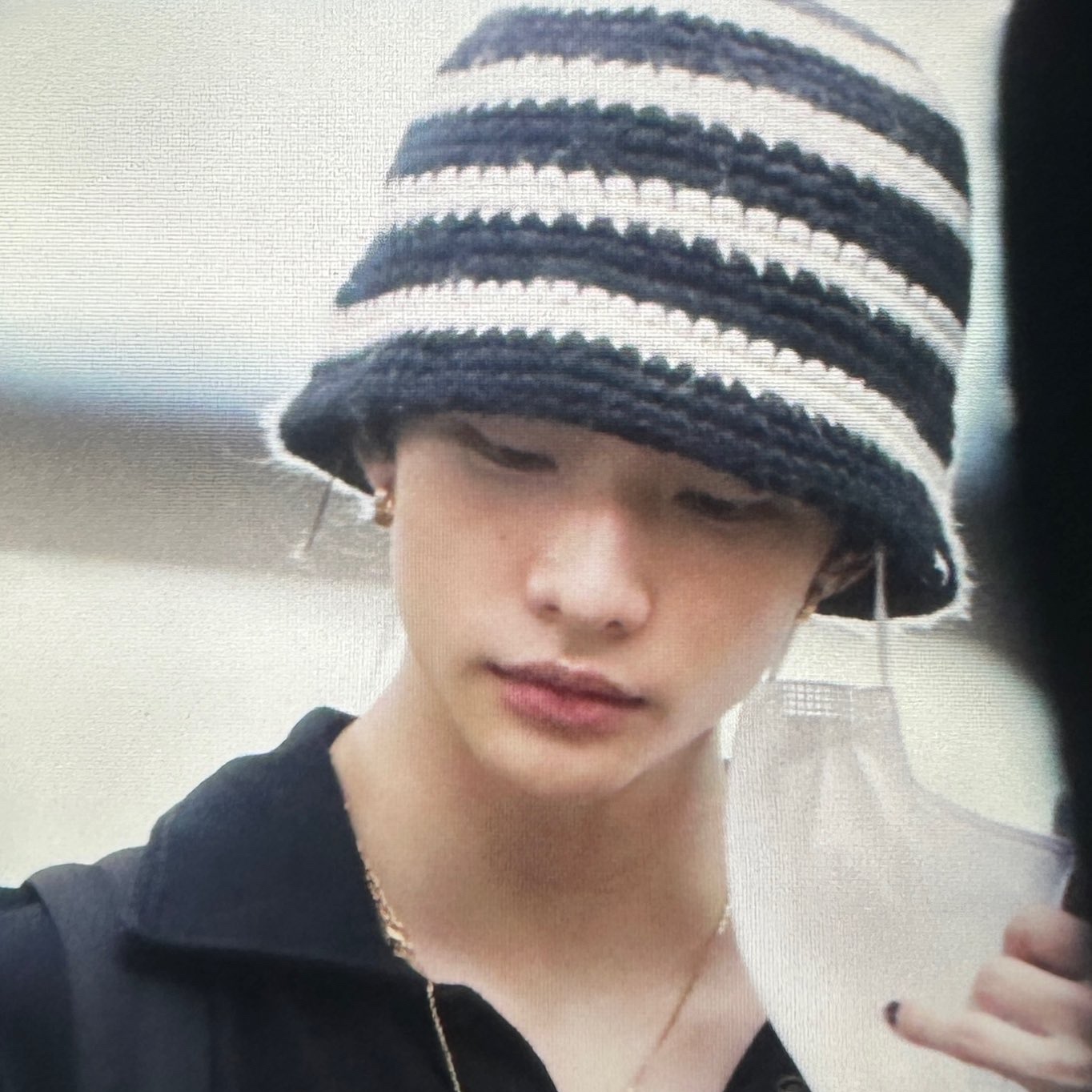 Stussy Swirl Knit Bucket Hat Black 착용 스타일 - 1