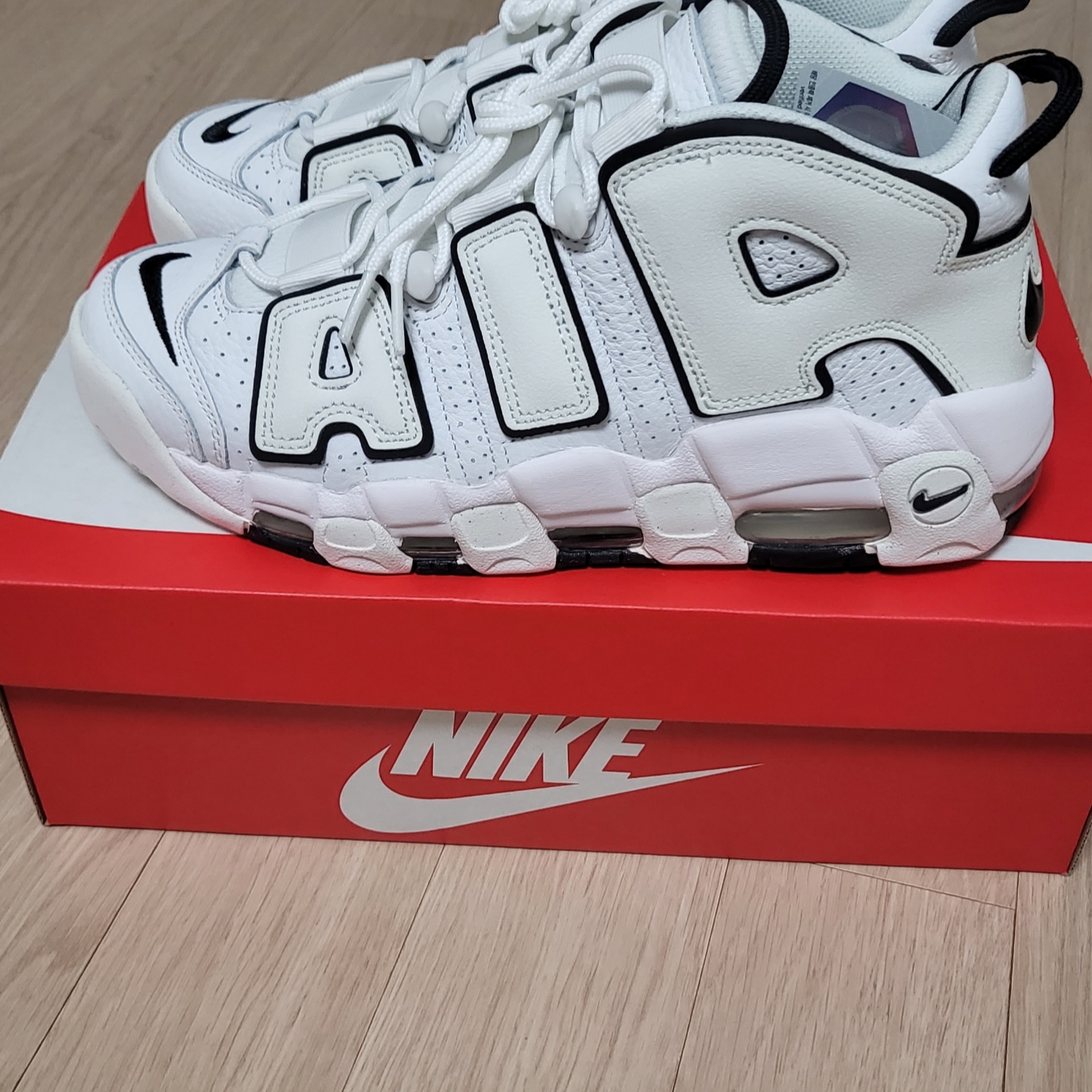 (W) Nike Air More Uptempo Summit White 착용 스타일 - 2