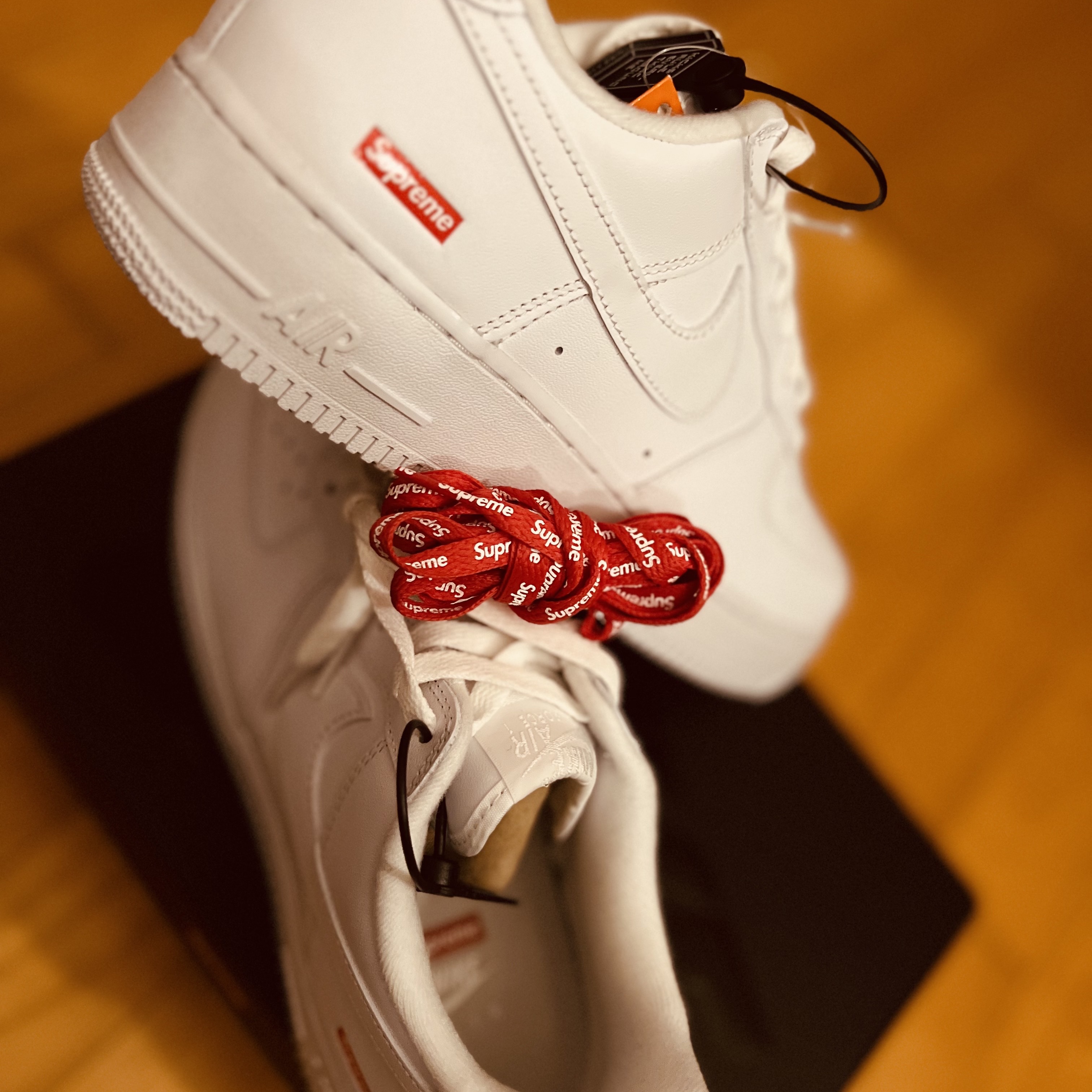Nike x Supreme Air Force 1 Low White 착용 스타일
